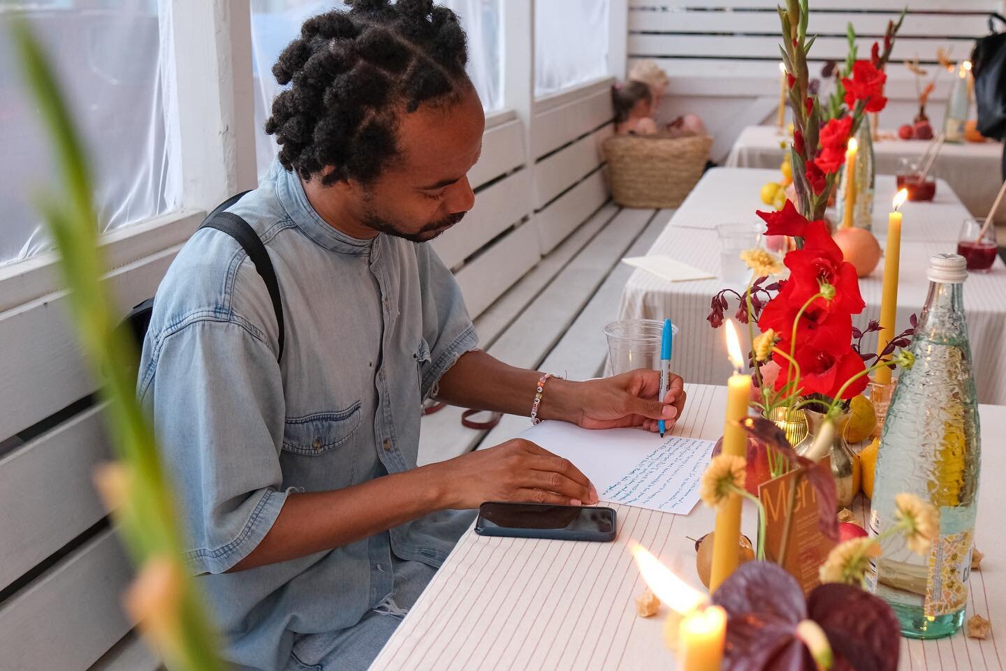 Surrounded by all things @kindaformal, we popped up at @communenyc to collect more letters calling for Keith's release. Whether responding to a piece of art that inspires them or asking Keith a few questions about his philosophies, letter writers bro