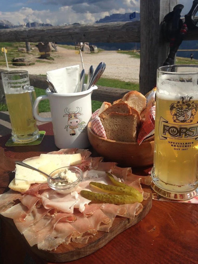 photos web Dec 2025_Hiking_Lunch Dolomites.JPG