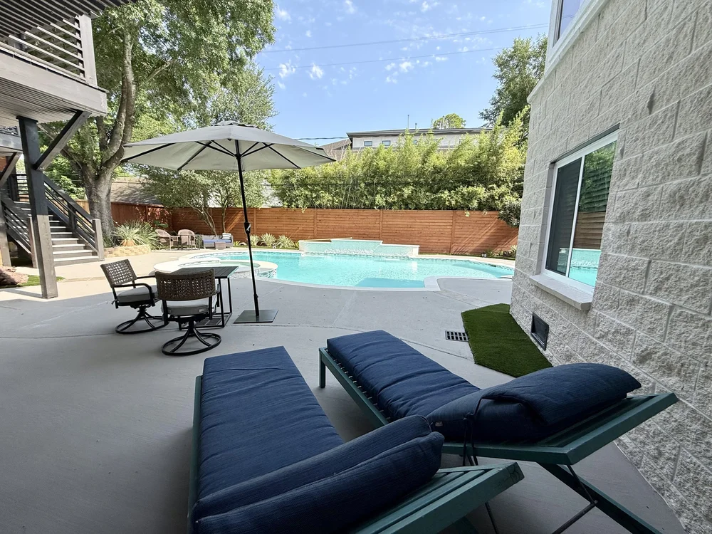 Exterior of Villa Como, a furnished Luxurway rental home in Houston's Medical Center / Meyerland area