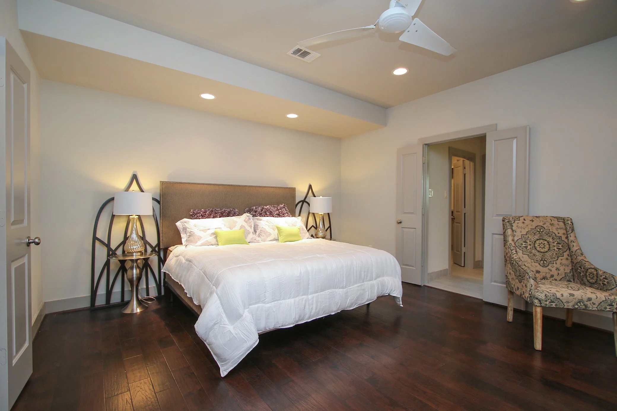 Rotary House vs. Private Luxury Rentals: A Cost and Comfort Comparison for MD Anderson Stays