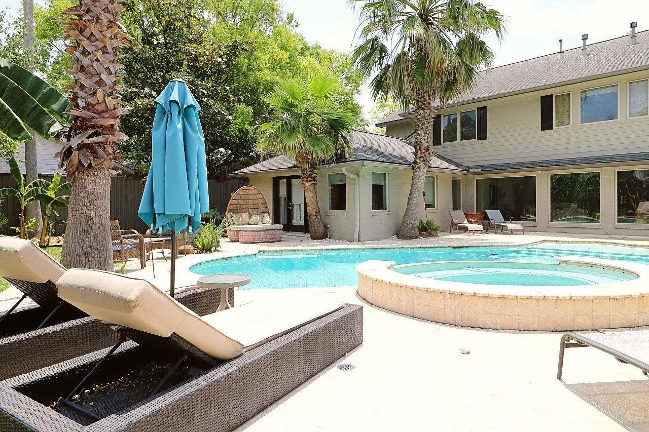 Navigating the Airbnb Booking Process for Monthly Rentals in Houston: Tips and Tricks