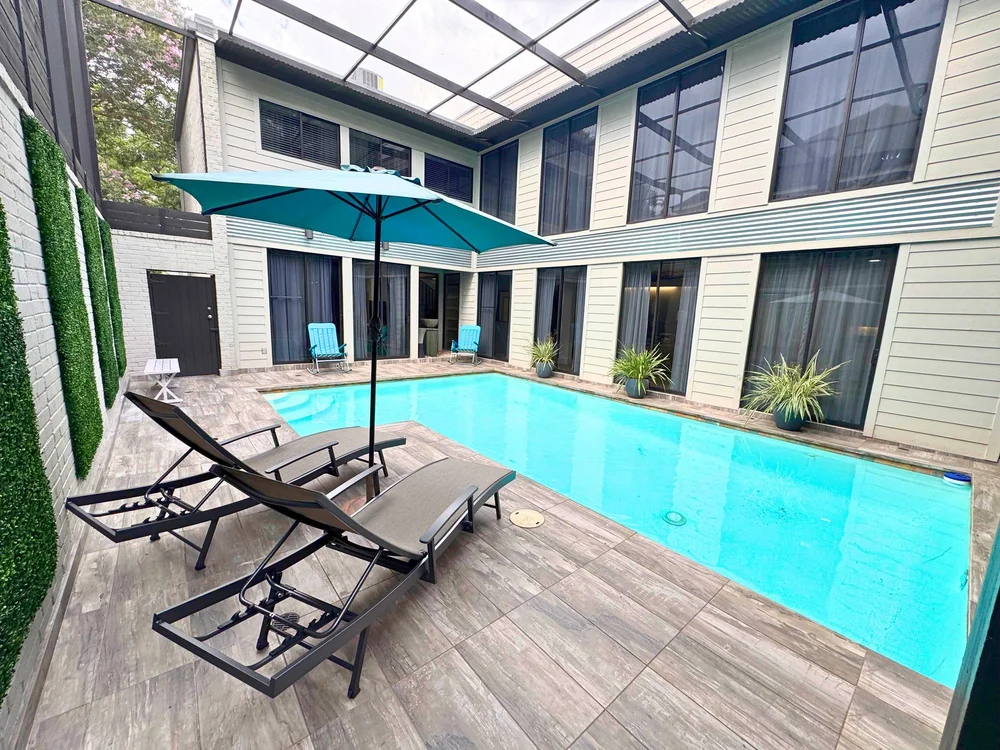 Exterior of Villa Sorrento, a furnished Luxurway rental home within walking distance of the Texas Medical Center