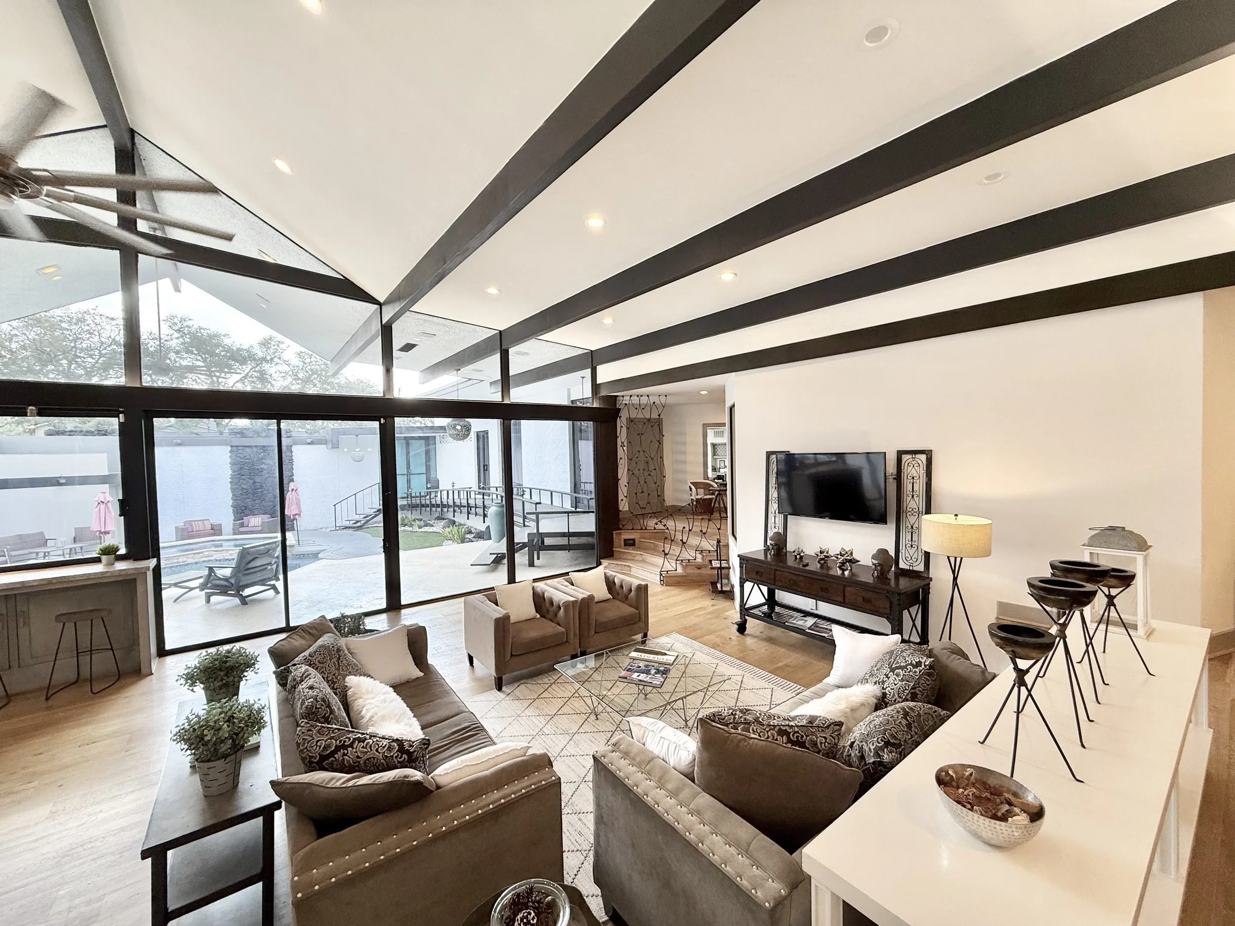 Villa Rica Living Room - Luxurway