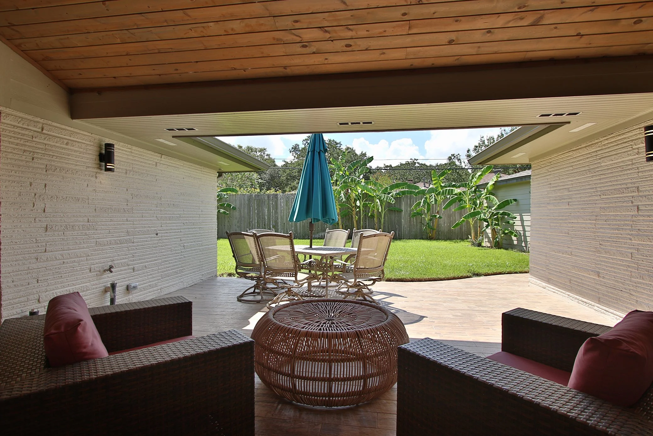 Top 5 Reasons to Choose Furnished Rentals Over Hotels Near MD Anderson for Extended Stays