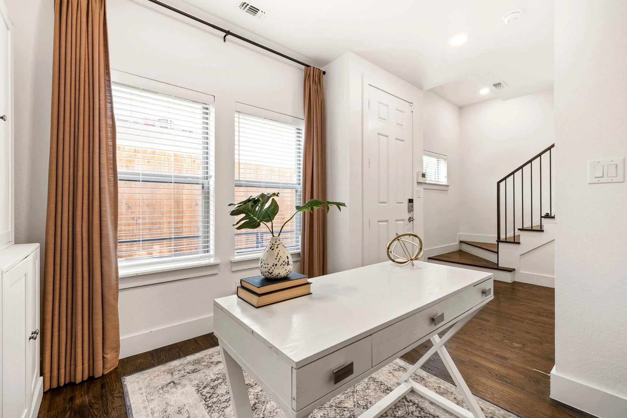 5-web-or-mls-4222 Roseland-05.jpg