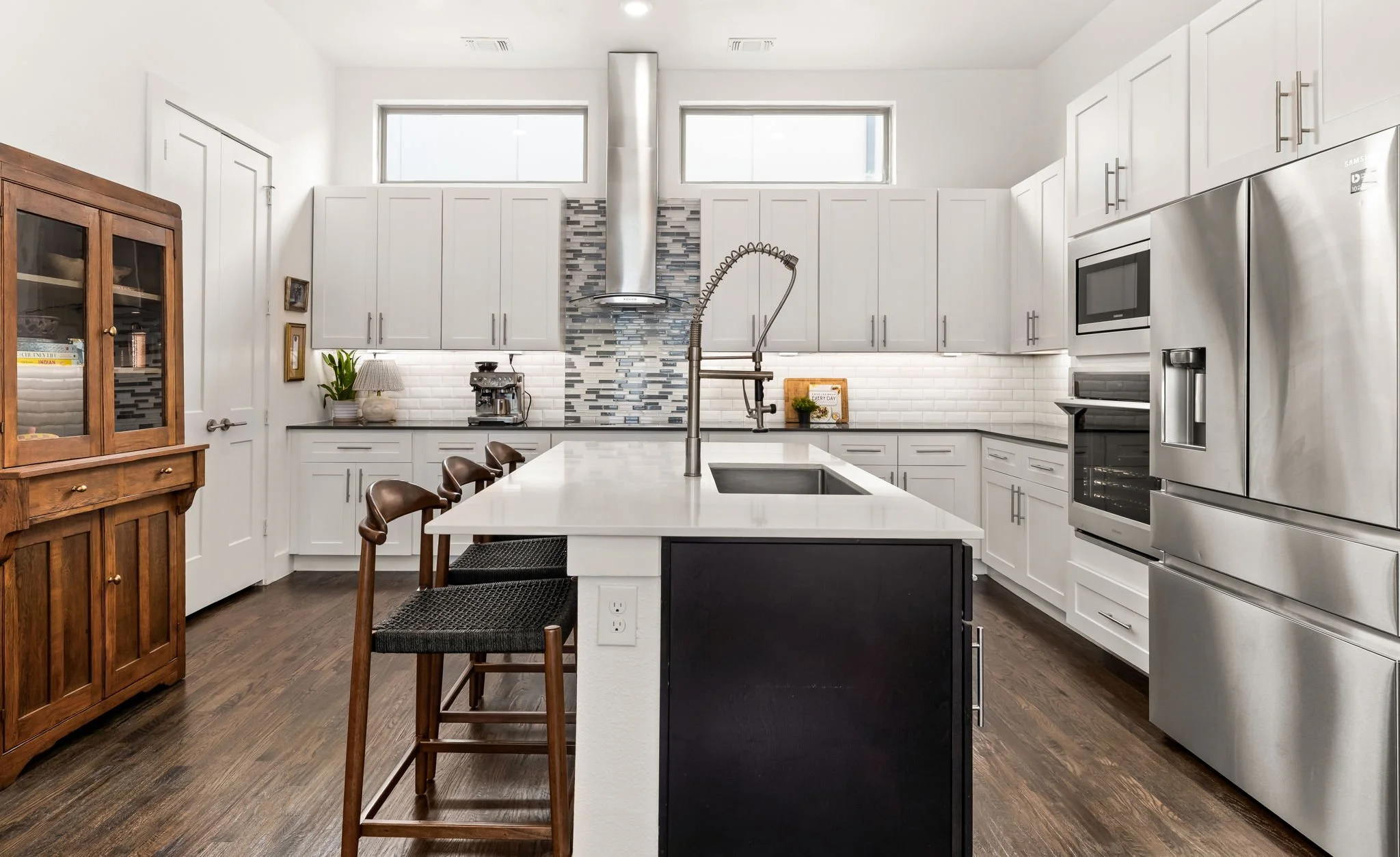 9-web-or-mls-4222 Roseland-09.jpg