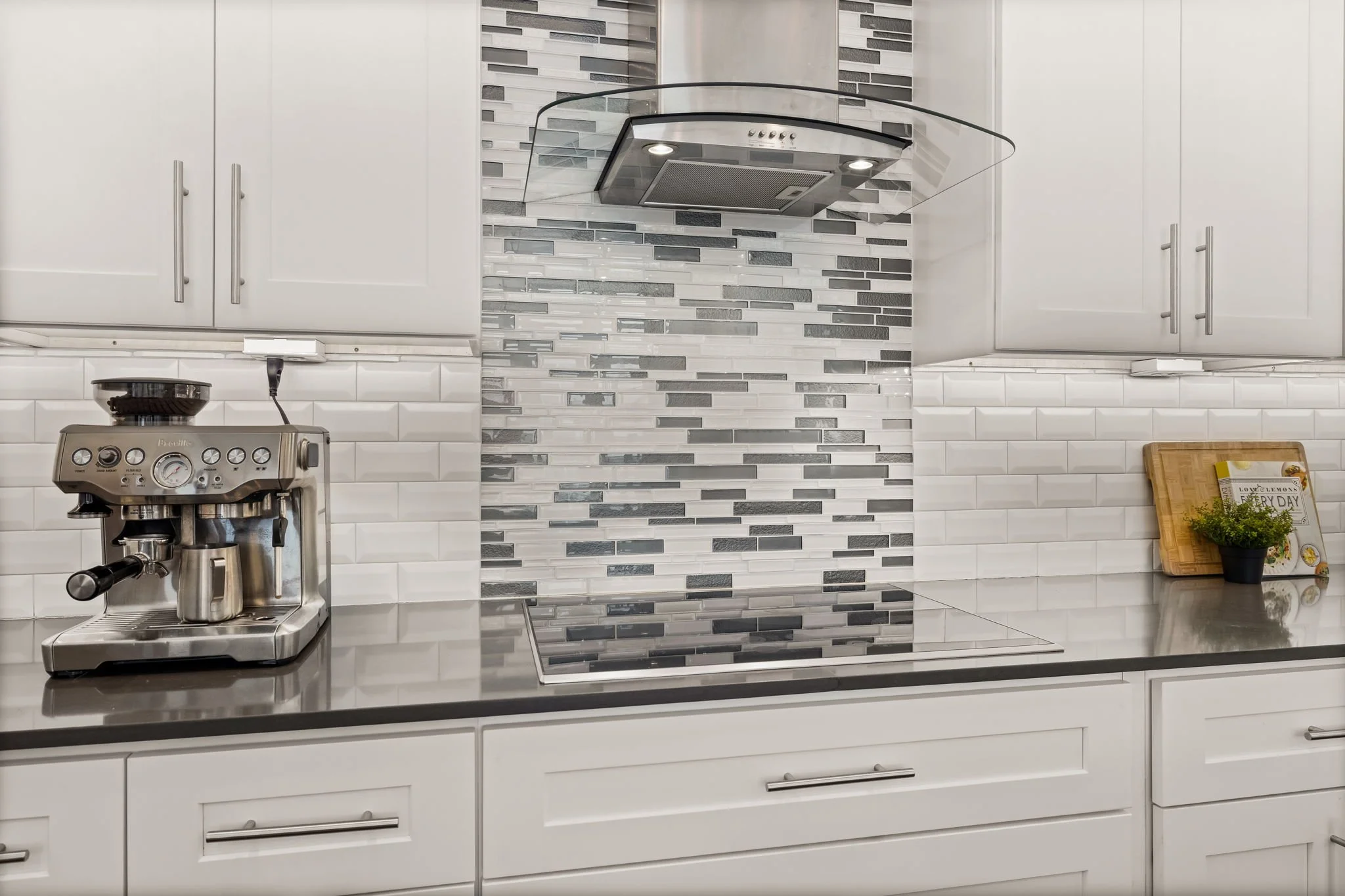 11-web-or-mls-4222 Roseland-11.jpg