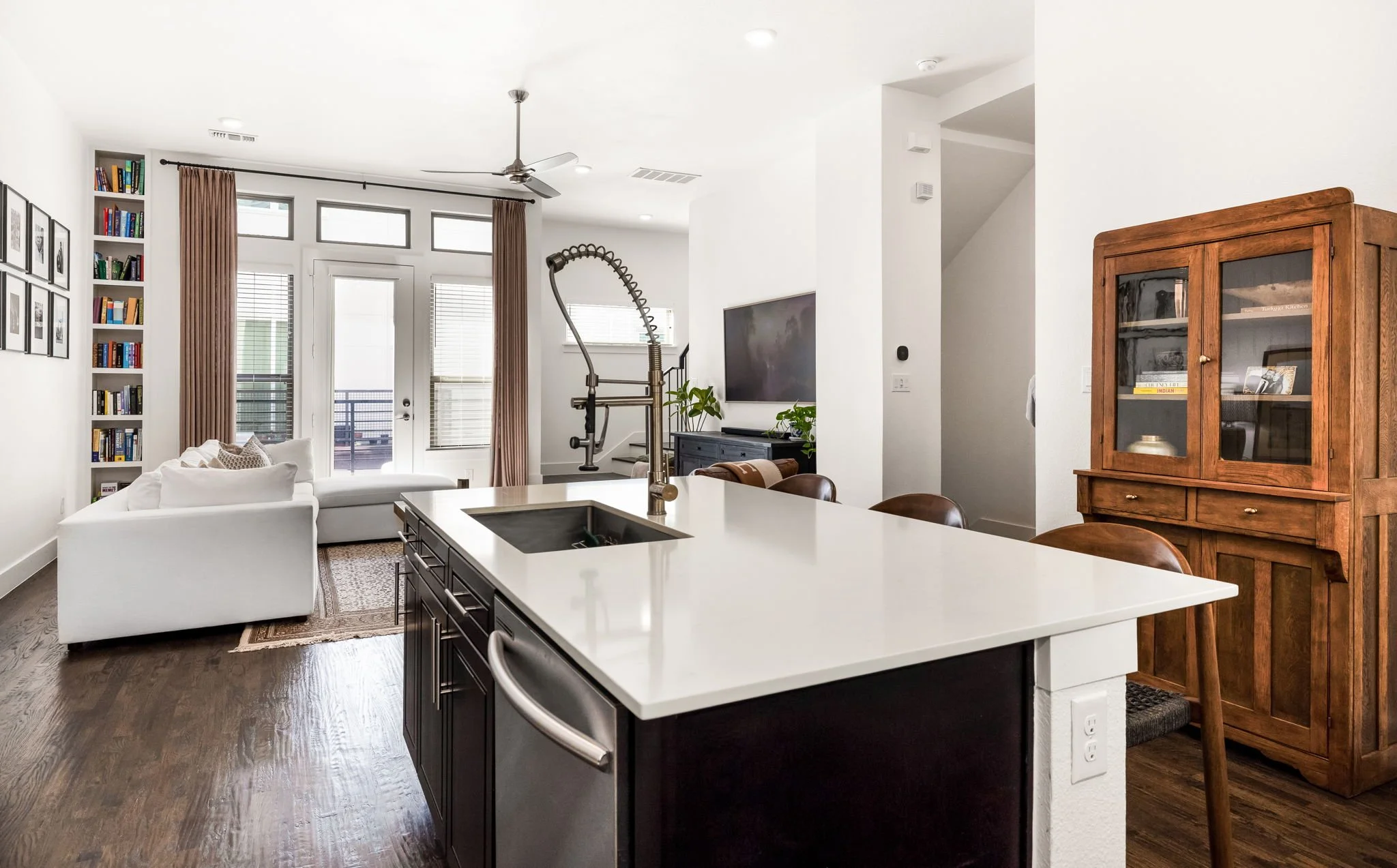 12-web-or-mls-4222 Roseland-12.jpg