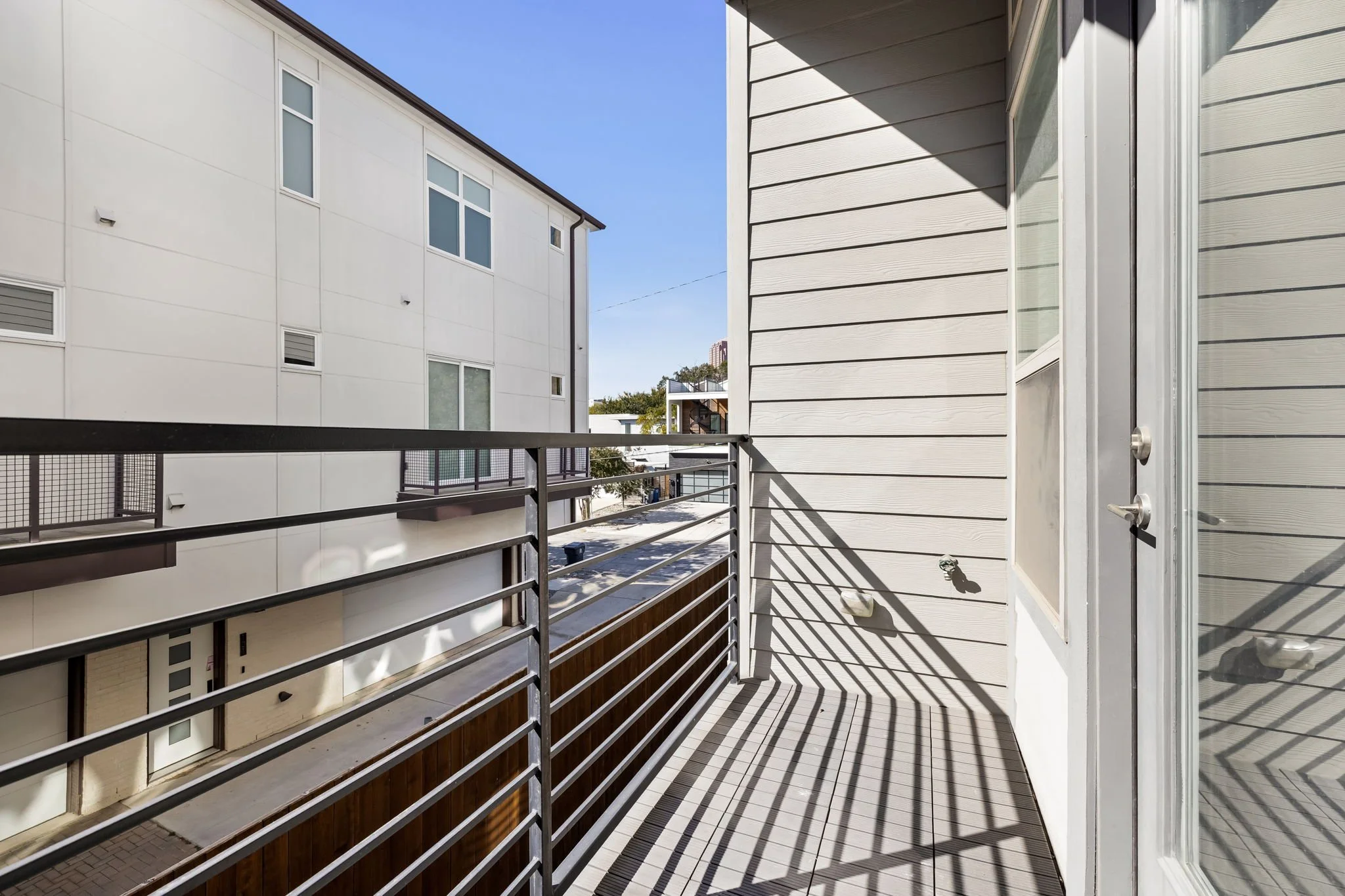 17-web-or-mls-4222 Roseland-17.jpg