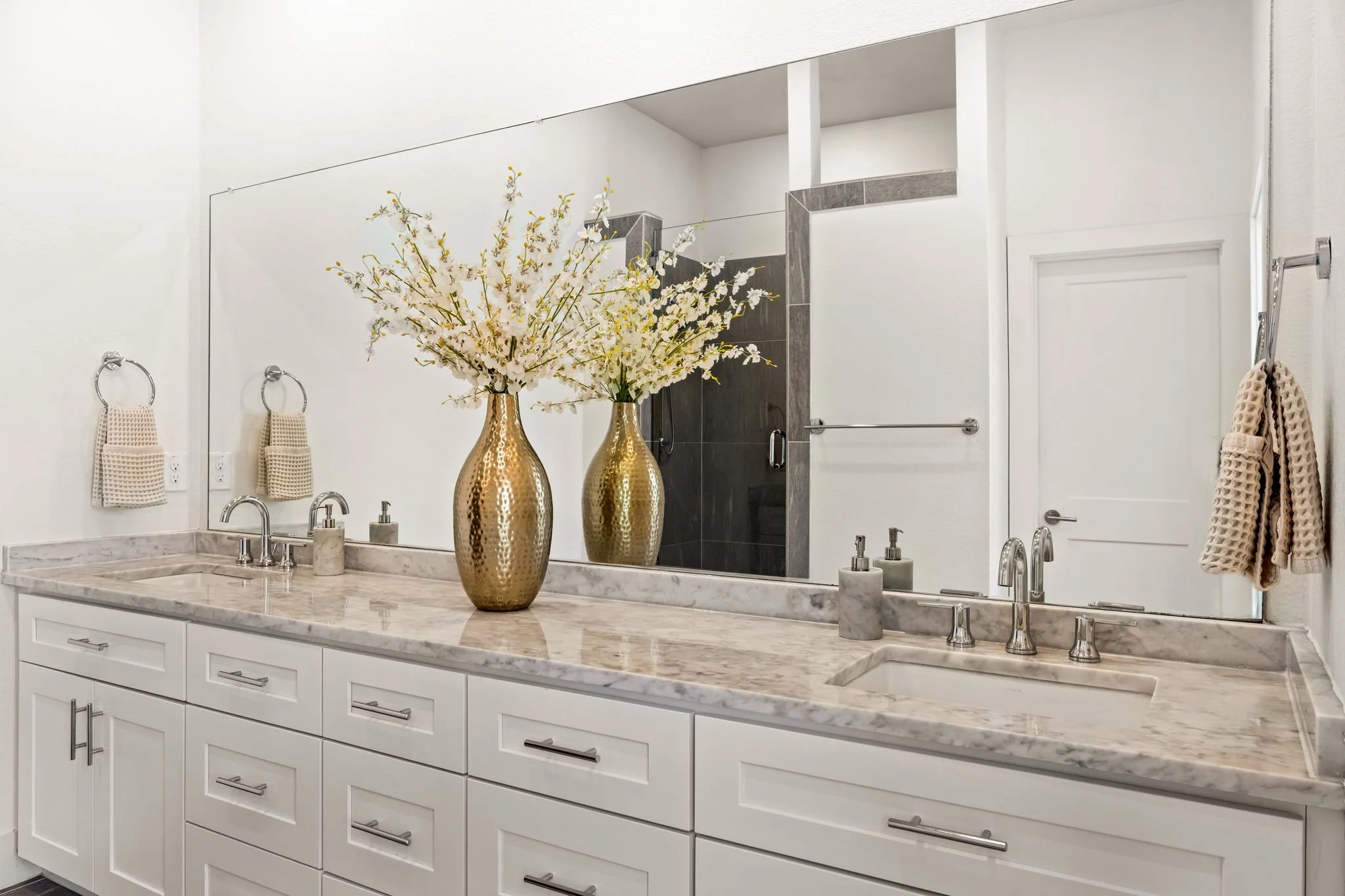 21-web-or-mls-4222 Roseland-23.jpg