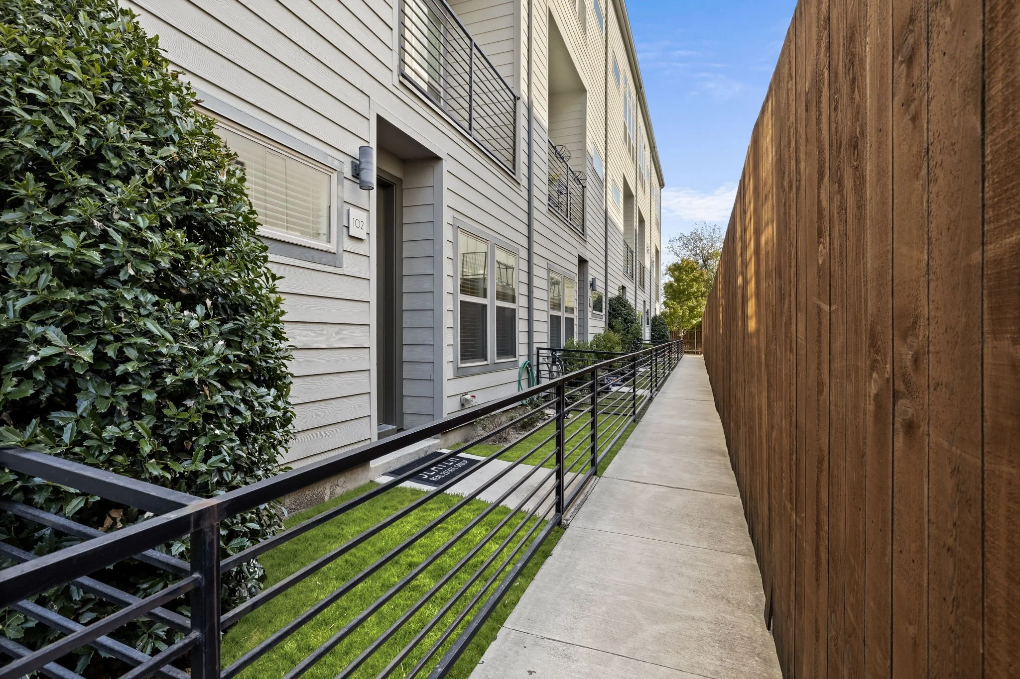 26-web-or-mls-4222 Roseland-26.jpg