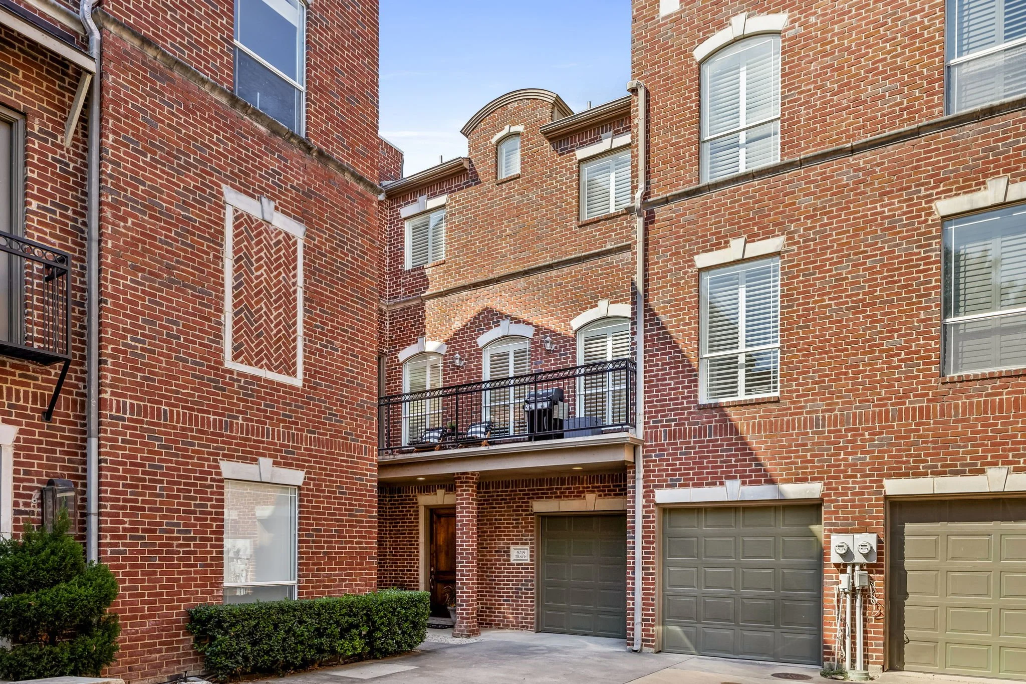 2-web-or-mls-4219 Travis -02.jpg