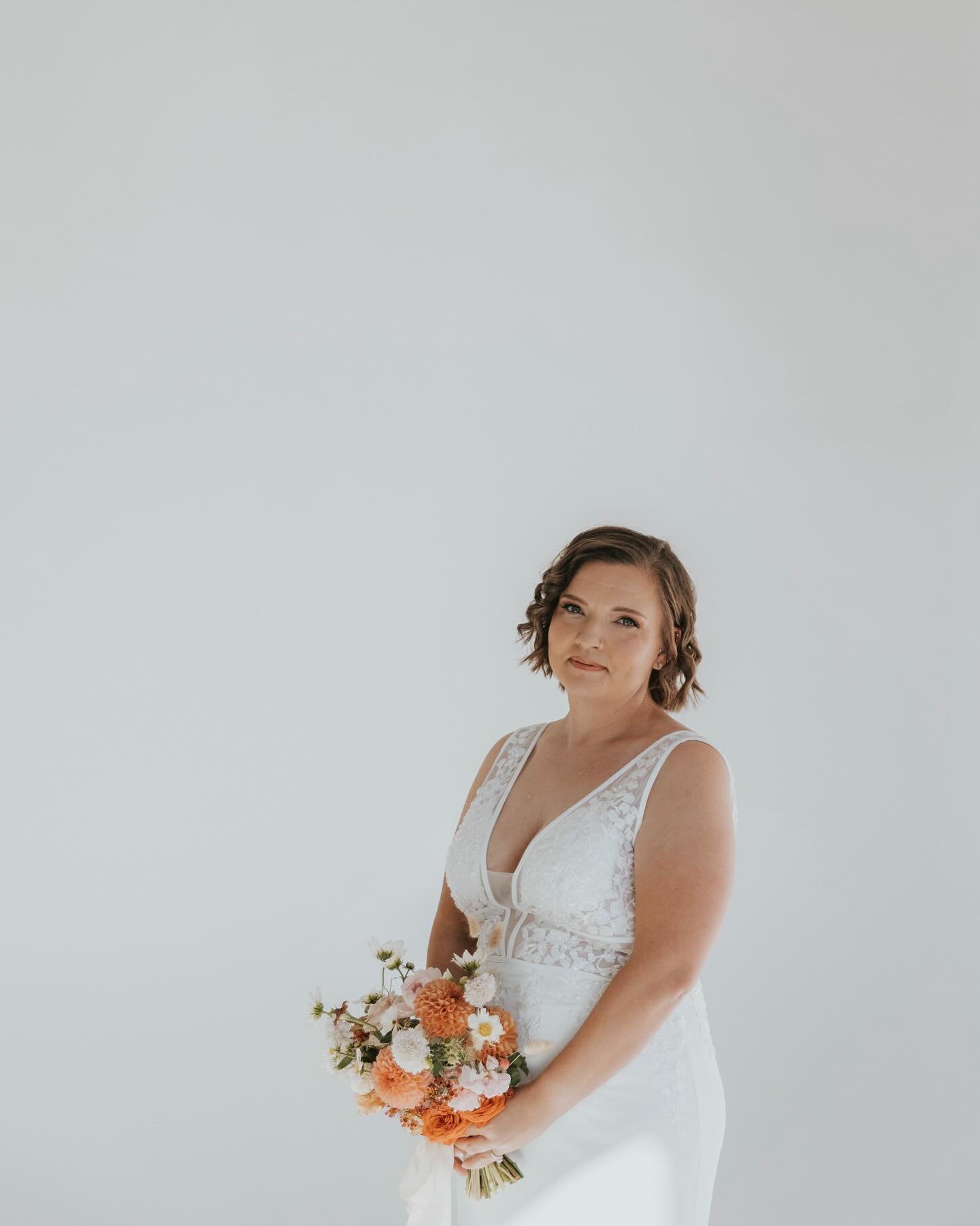 Sometimes you just need some classic studio bridals 🤍

Venue | @realmdenver 
Hair &amp; makeup | @jessica.faye.beauty 
Dress | @vowdweddings 
Bouquet | @wildflowerandwillowfloral