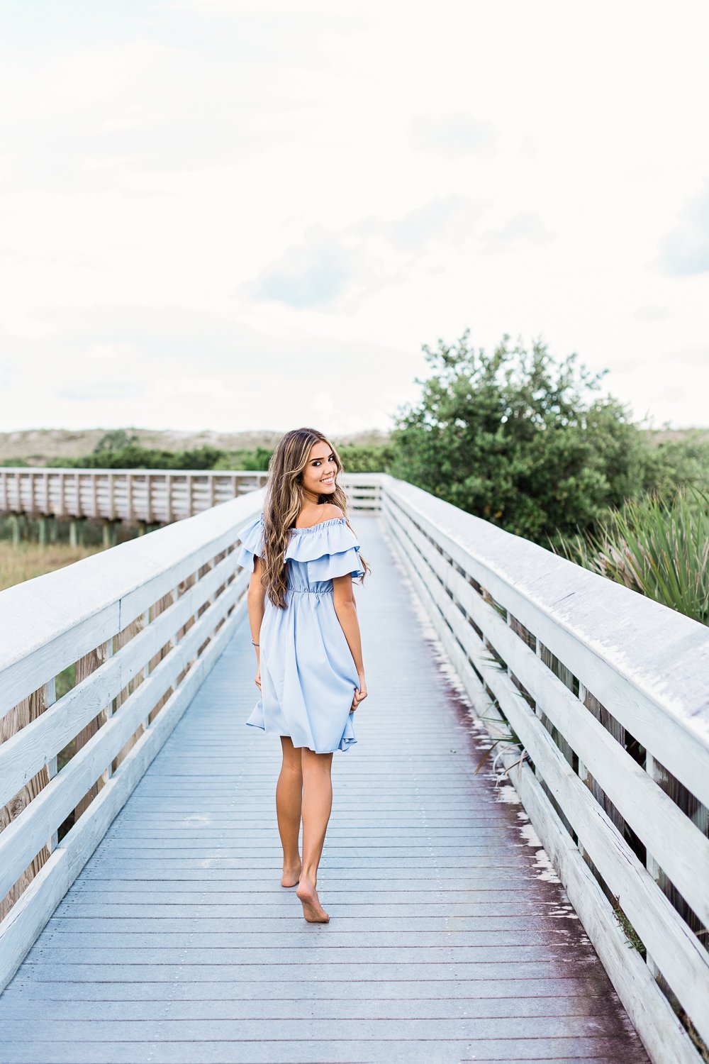 senior picture posing and outfit ideas in st.augustine