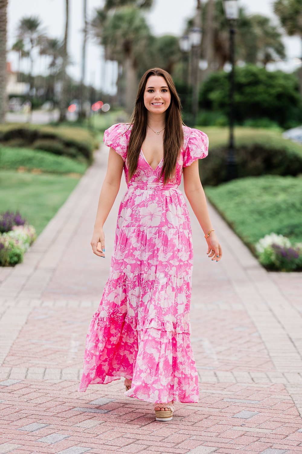 High school senior walking in front of Ponte Vedra Inn &amp; Club