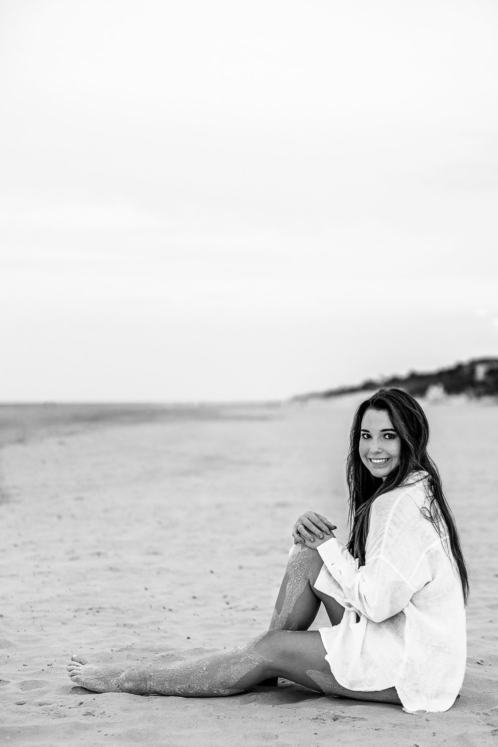 B&amp;W picture ideas with senior girl at the beach in Ponte Vedra Inn