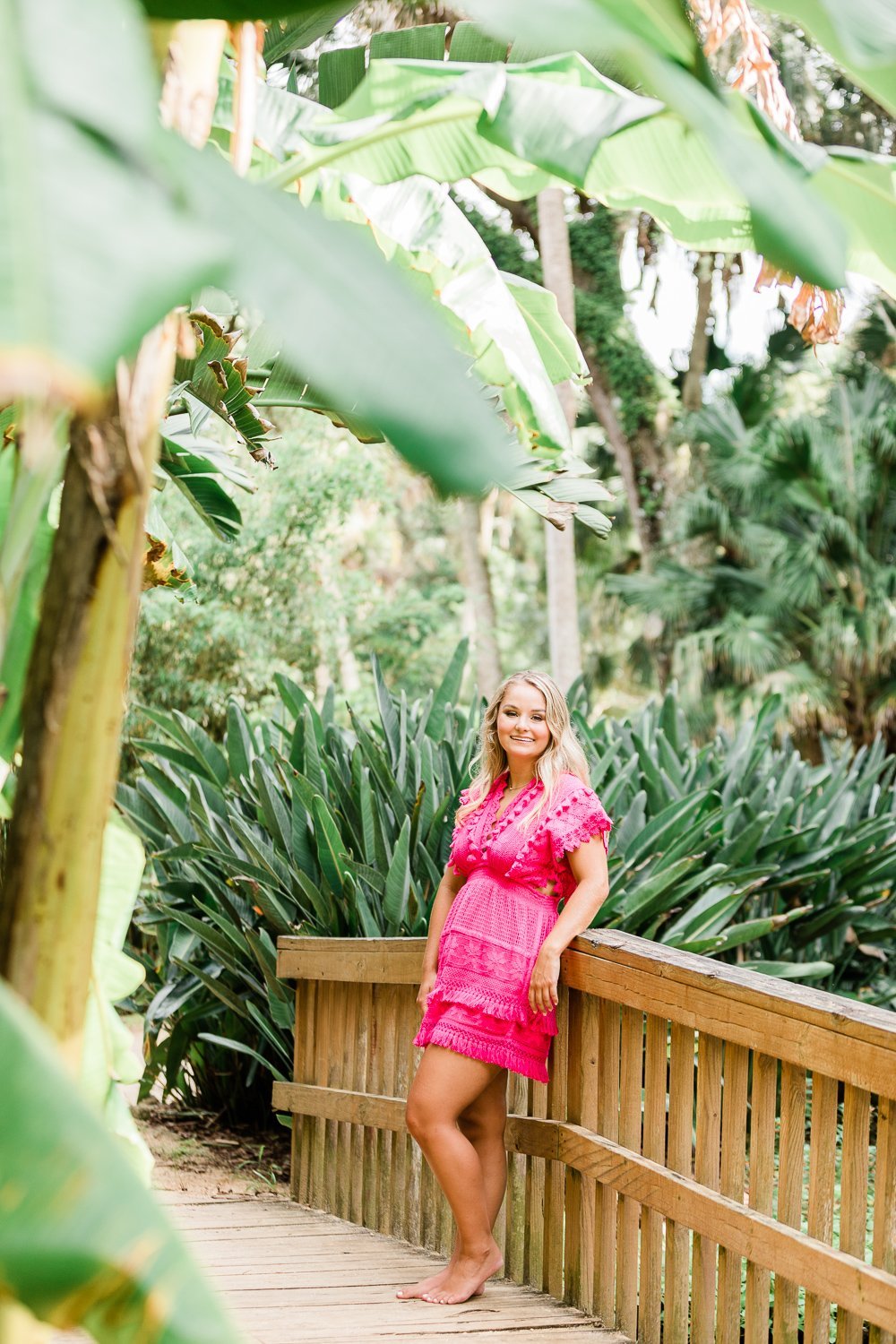 senior pictures in the greenery in Washington oaks gardens
