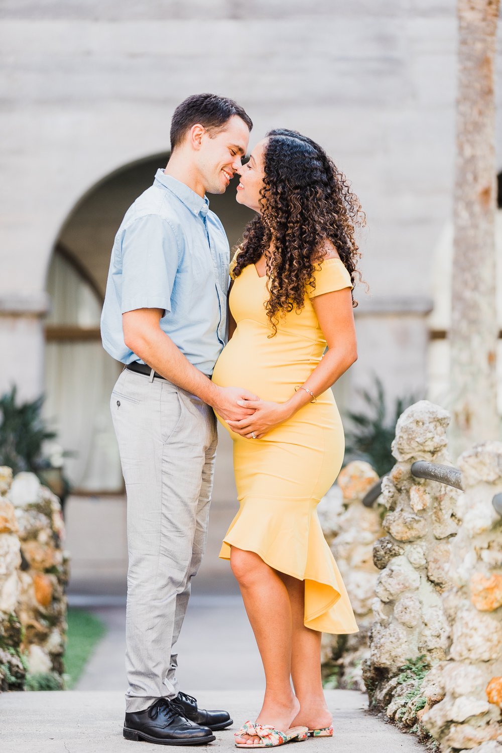 picture and posing ideas for maternity session and family pictures in St.Augustine