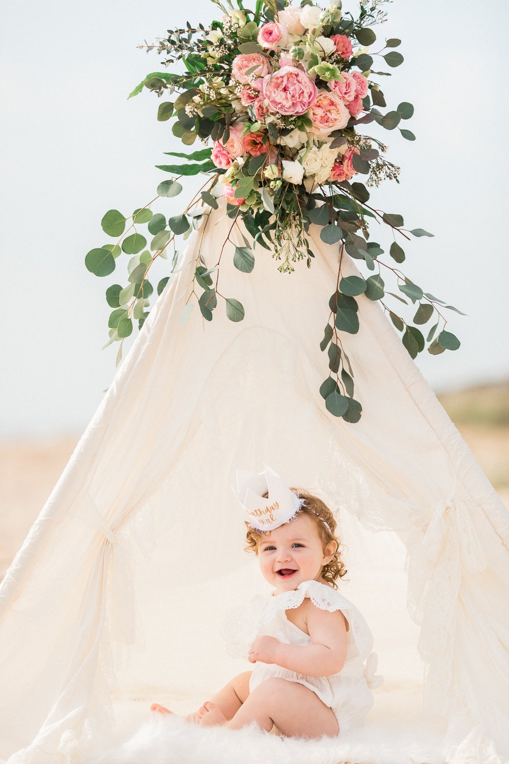 first birthday pictures with teepee tent and floral arrangement