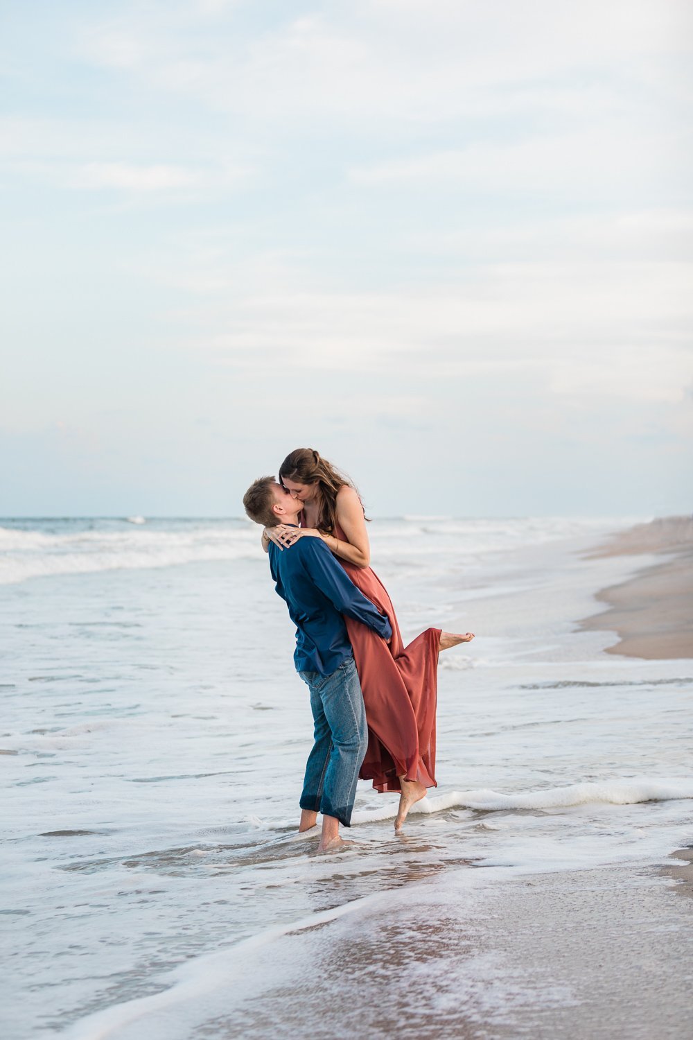 couple pictures and posing ideas at the beach