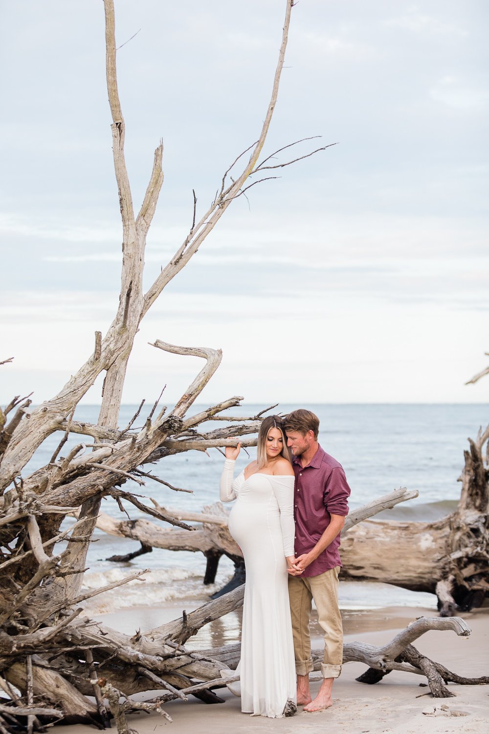 driftwood beach big Talbot Island maternity picture outfit and posing ideas