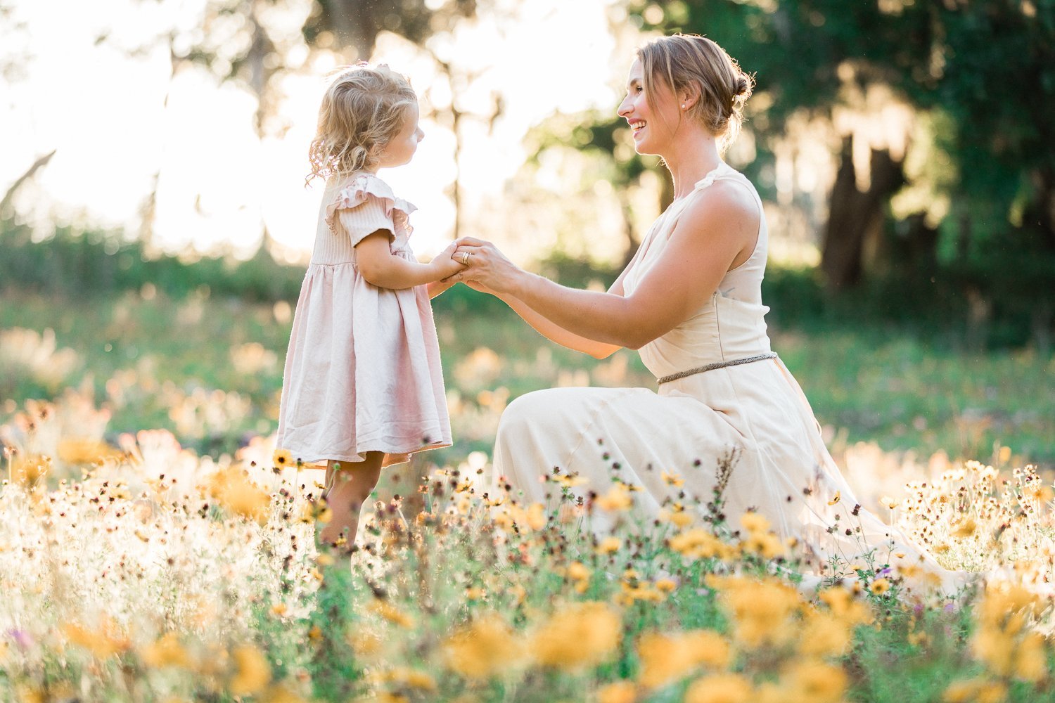 mommy and me mothers-day picture ideas in the flower field