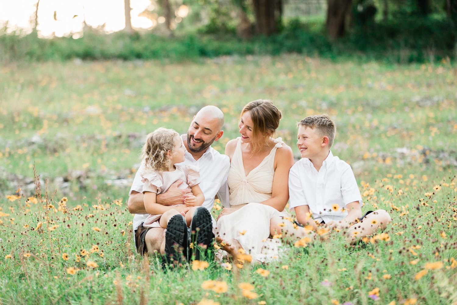 family posing and outfit ideas in the flower field near jacksonville fl