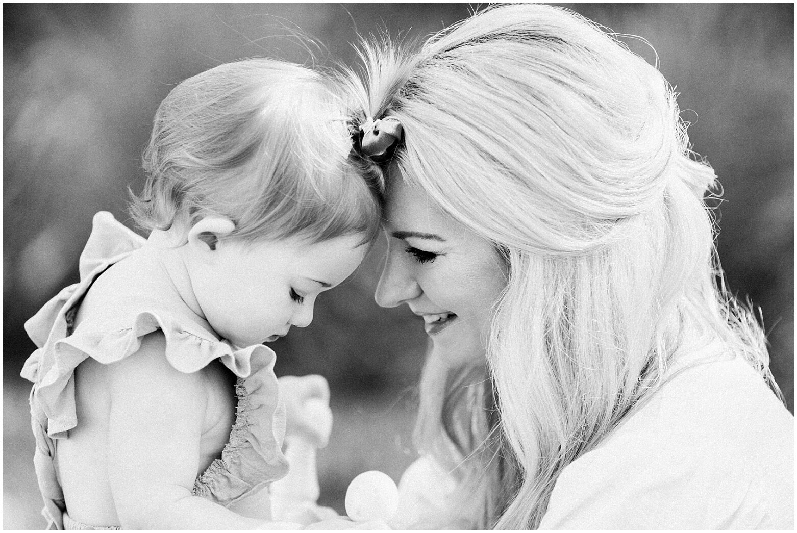 mommy and daughter sweet emotional picture ideas for mother's day