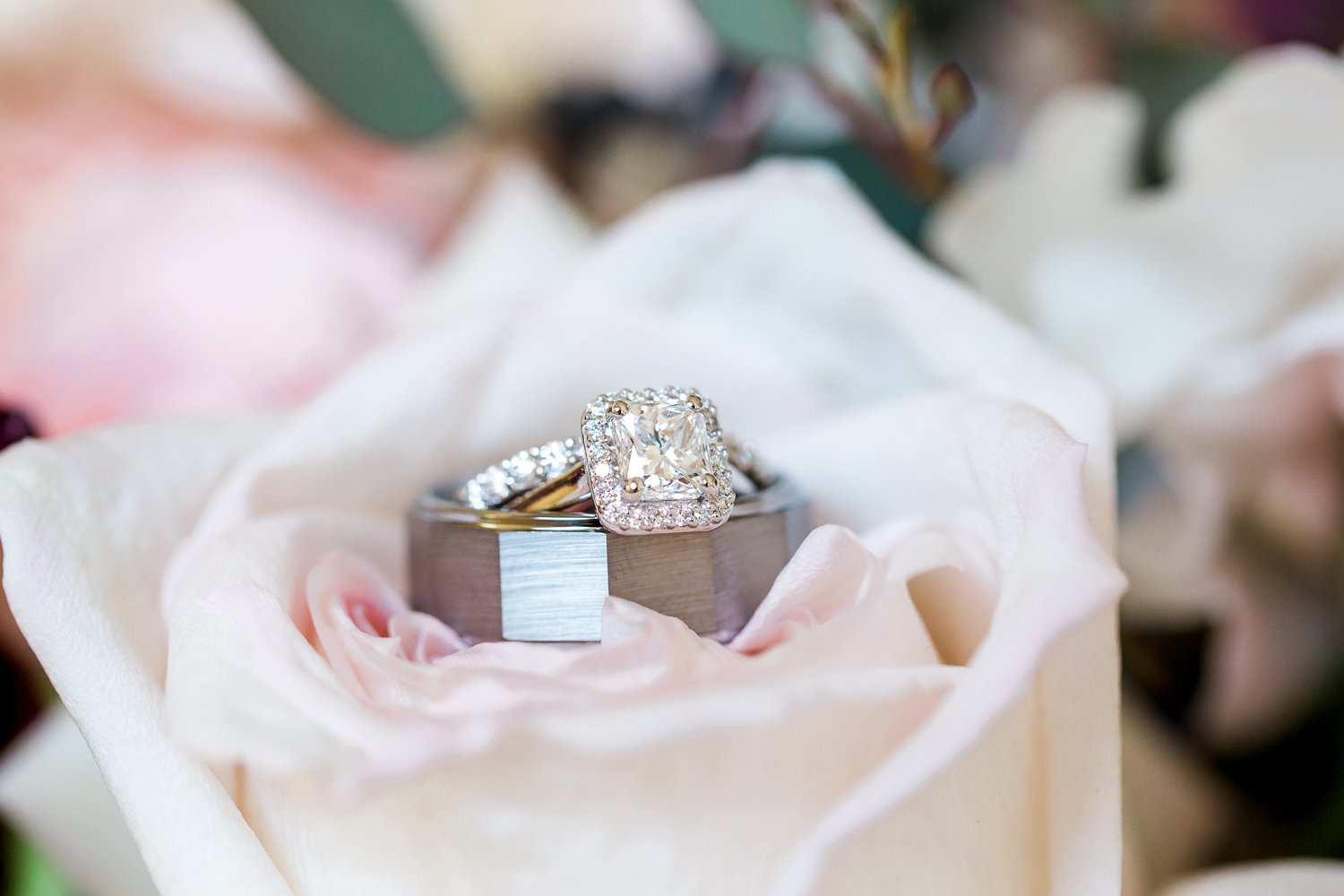 wedding rings detail photos