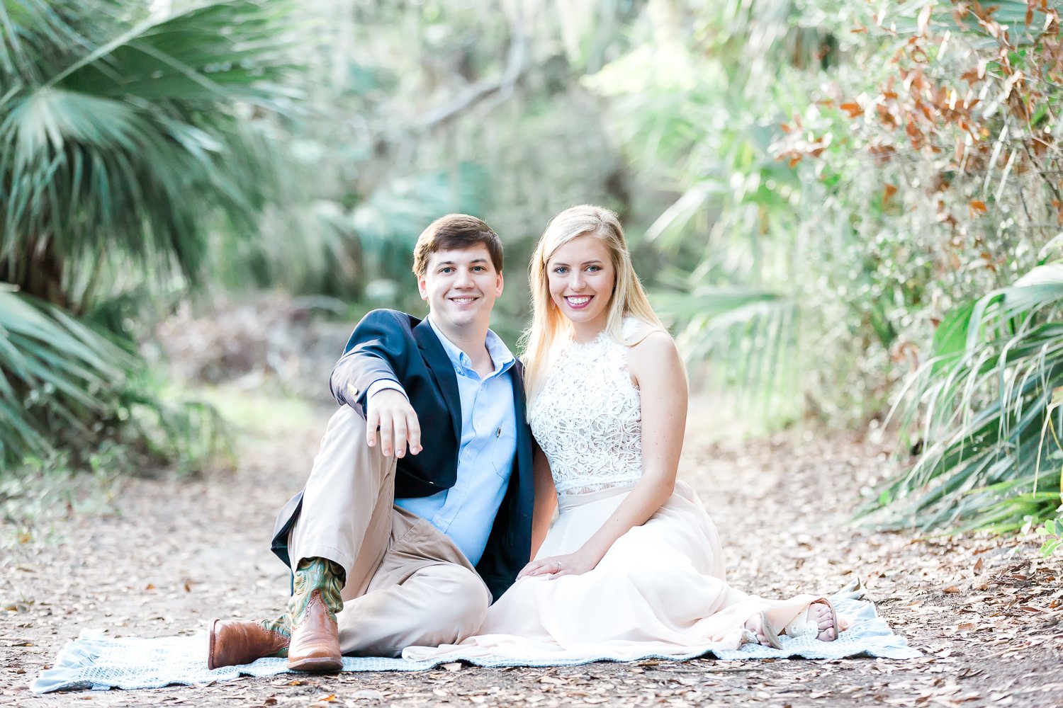 engagement pictures in wooded area