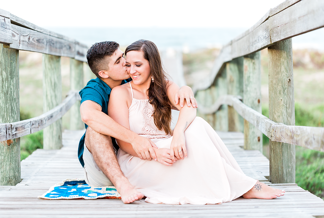 beach engagement session in hanna park. posing ideas for couples