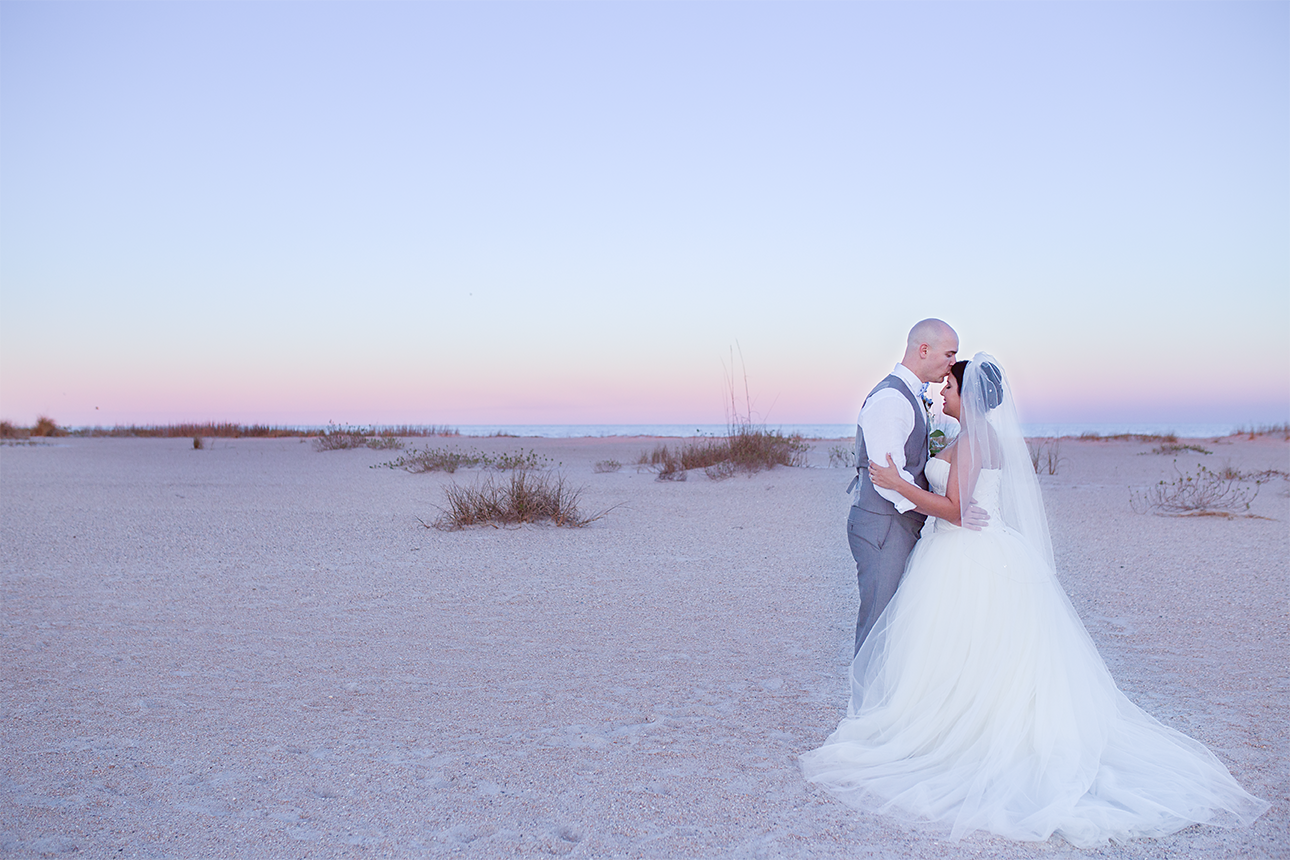 Sunset wedding photo ideas | wedding in st.augustine beach
