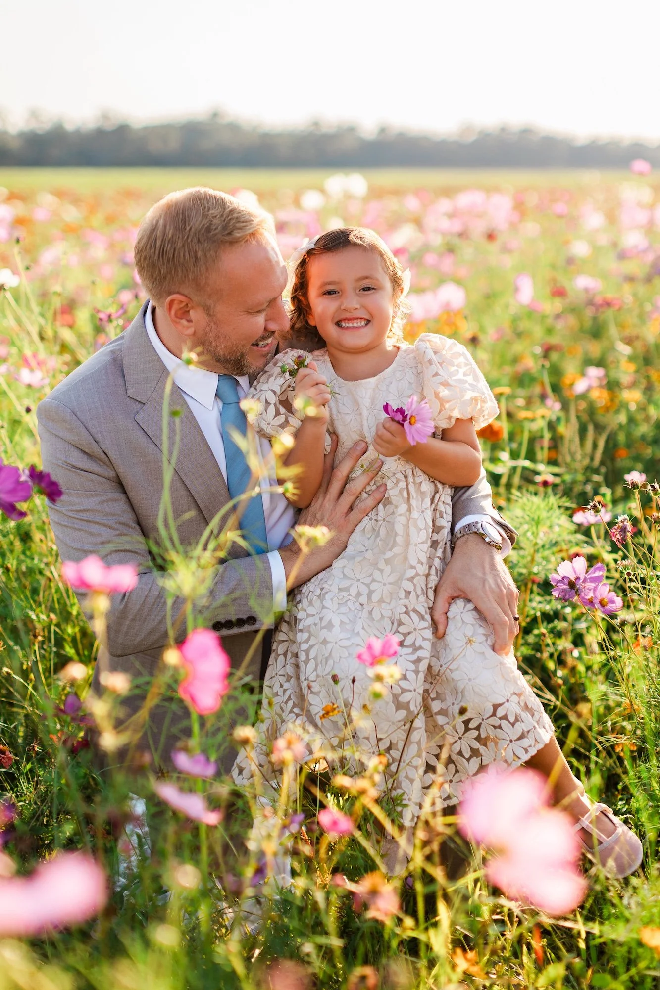 daddy-daughter pictures in the flower field 