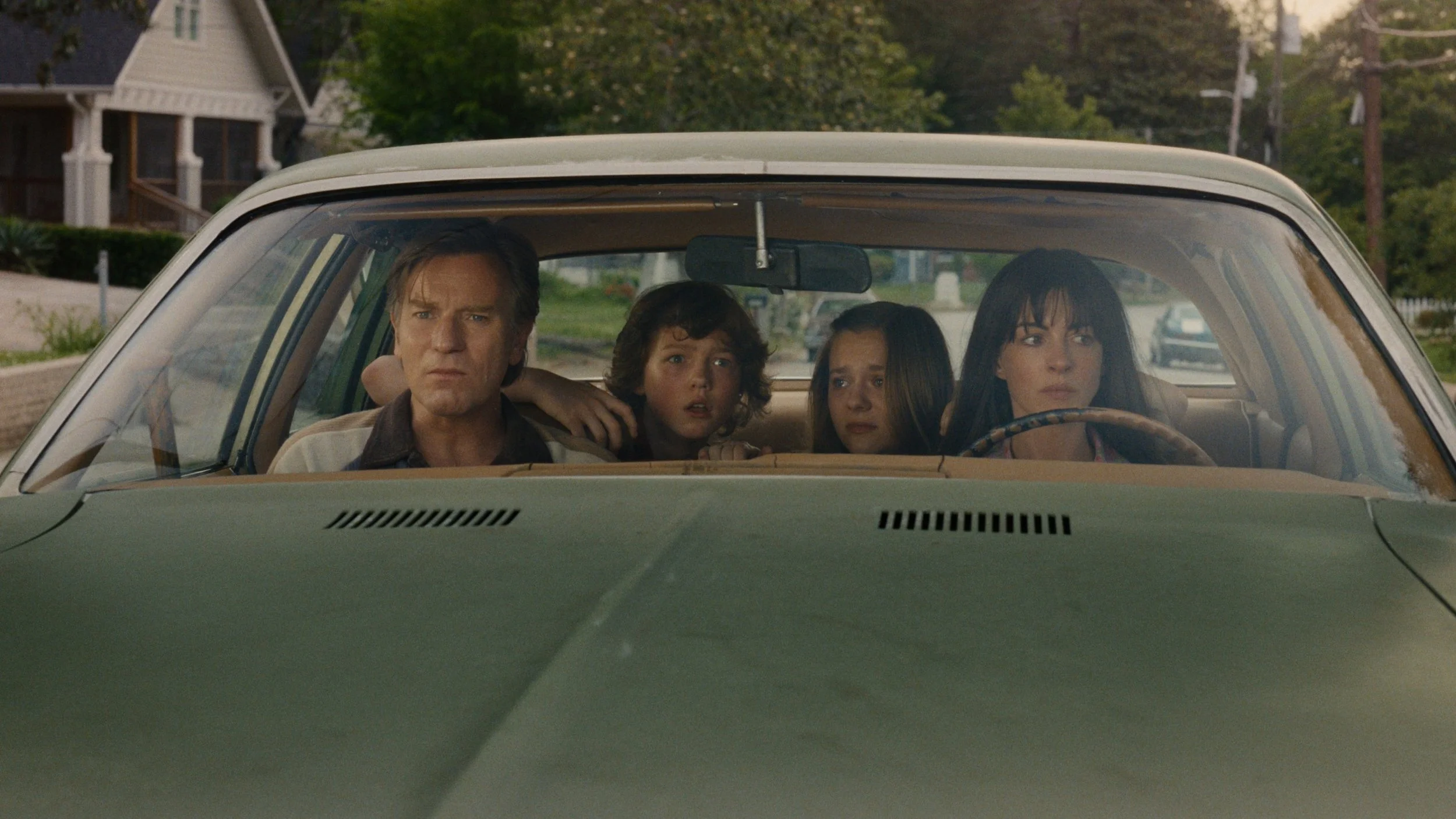'The End of Oak Street' Review: David Robert Mitchell’s Bloody Dino Blast Curbstomps Jurassic World With Actual Suspense