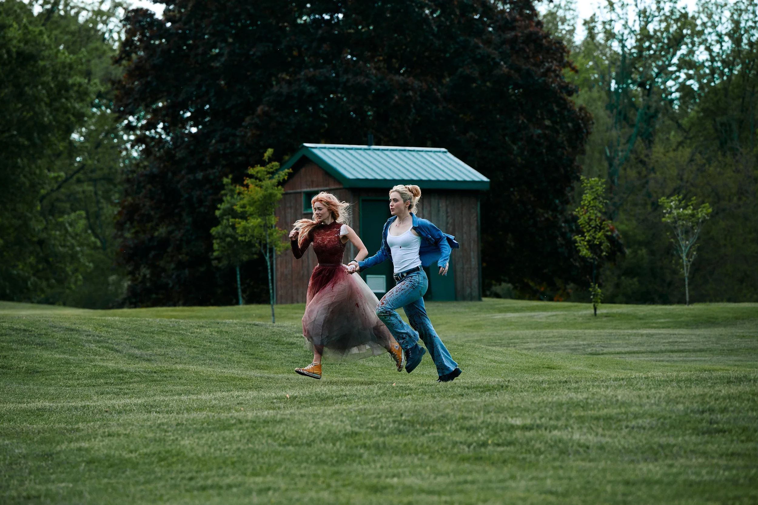 Samara Weaving and Kathryn Newton in READY OR NOT 2: HERE I COME. Photo by Searchlight Pictures/Pief Weyman, Courtesy of Searchlight Pictures. © 2026 Searchlight Pictures. All Rights Reserved