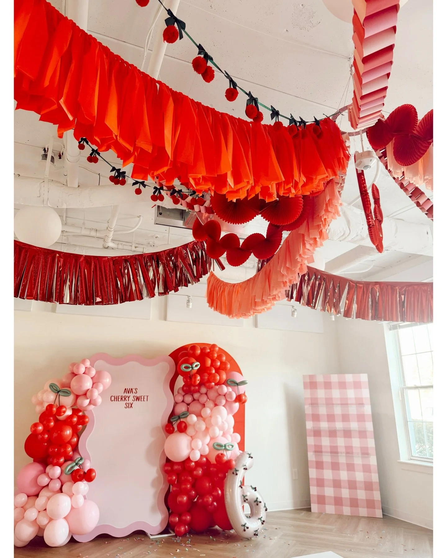 Entering a berry sweet season 🍒

Thanks again for letting us have fun with you @azaleacitynails 💅🏽

Gorgeous cakes by @sugarandlavendercakes