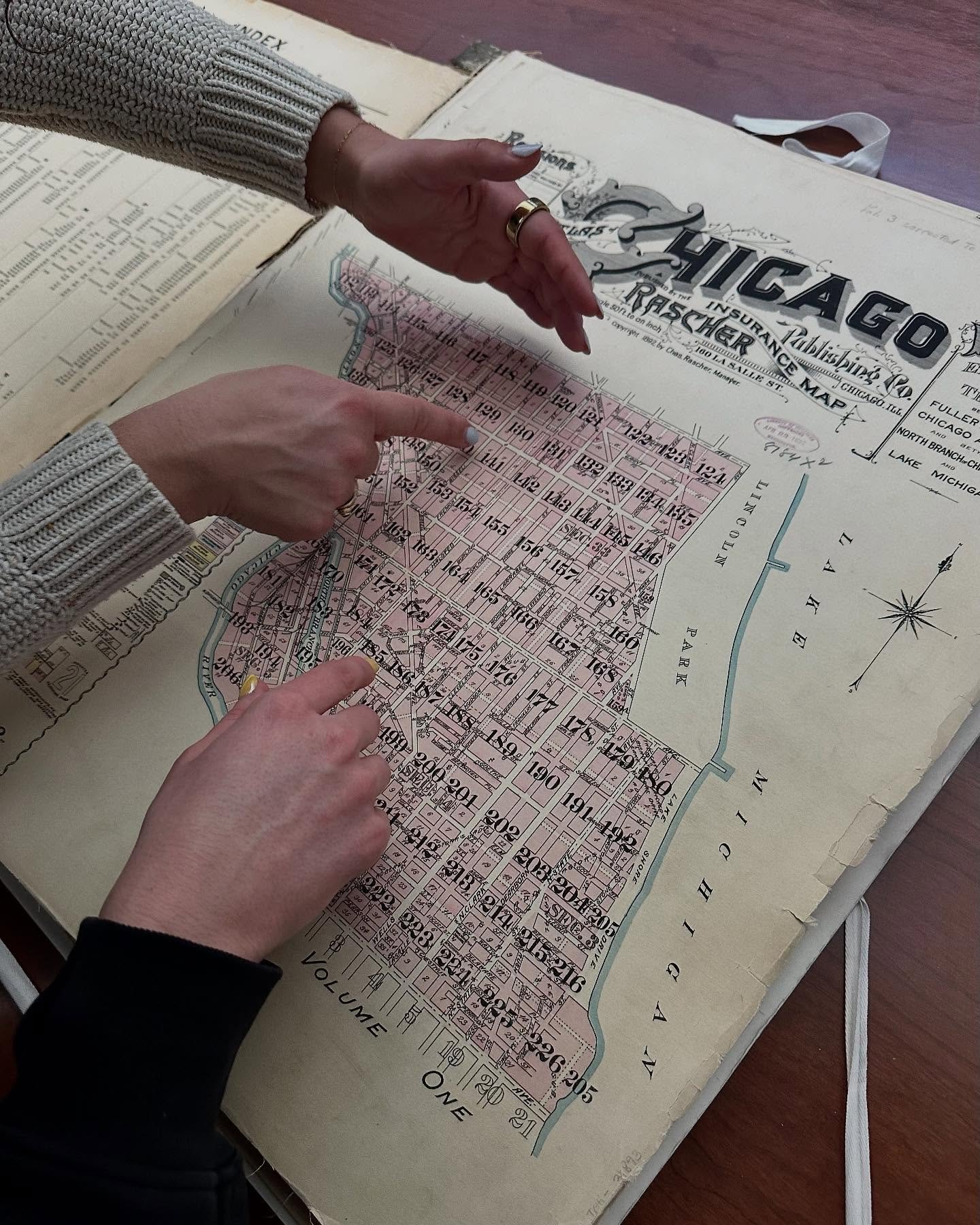 Old maps and photographs 🔎✨

&mdash;&mdash;&mdash;

1 &ndash; Chicago insurance map 
2 &ndash; @bethanyboggess holds a photograph of the building where Armitage Alehouse is today
3 &ndash; &ldquo;1954-56 N Sheffield Av.&rdquo; Sigmund J. Osty, 1974.