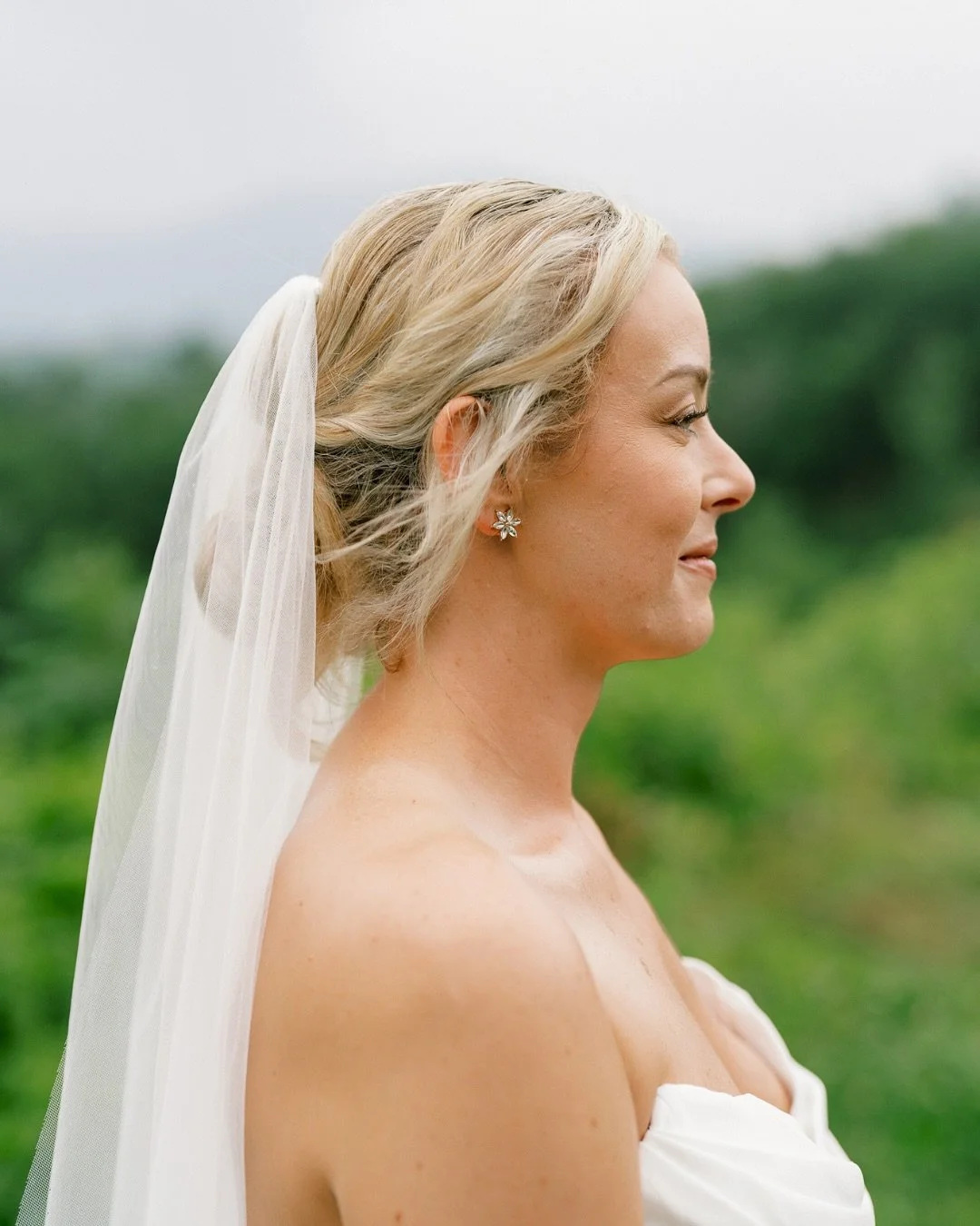Anyone wanna get married in the mountains ⛰️ ?? 
.
.
A couple snaps 🎞️ from a chill, laid-back weekend in Gatlinburg with the most beautiful bride! More to come from this trip! Film + digital

Venue: @thelunosavenue 
MUA: @mobrlybeauty 
Photo: @mome