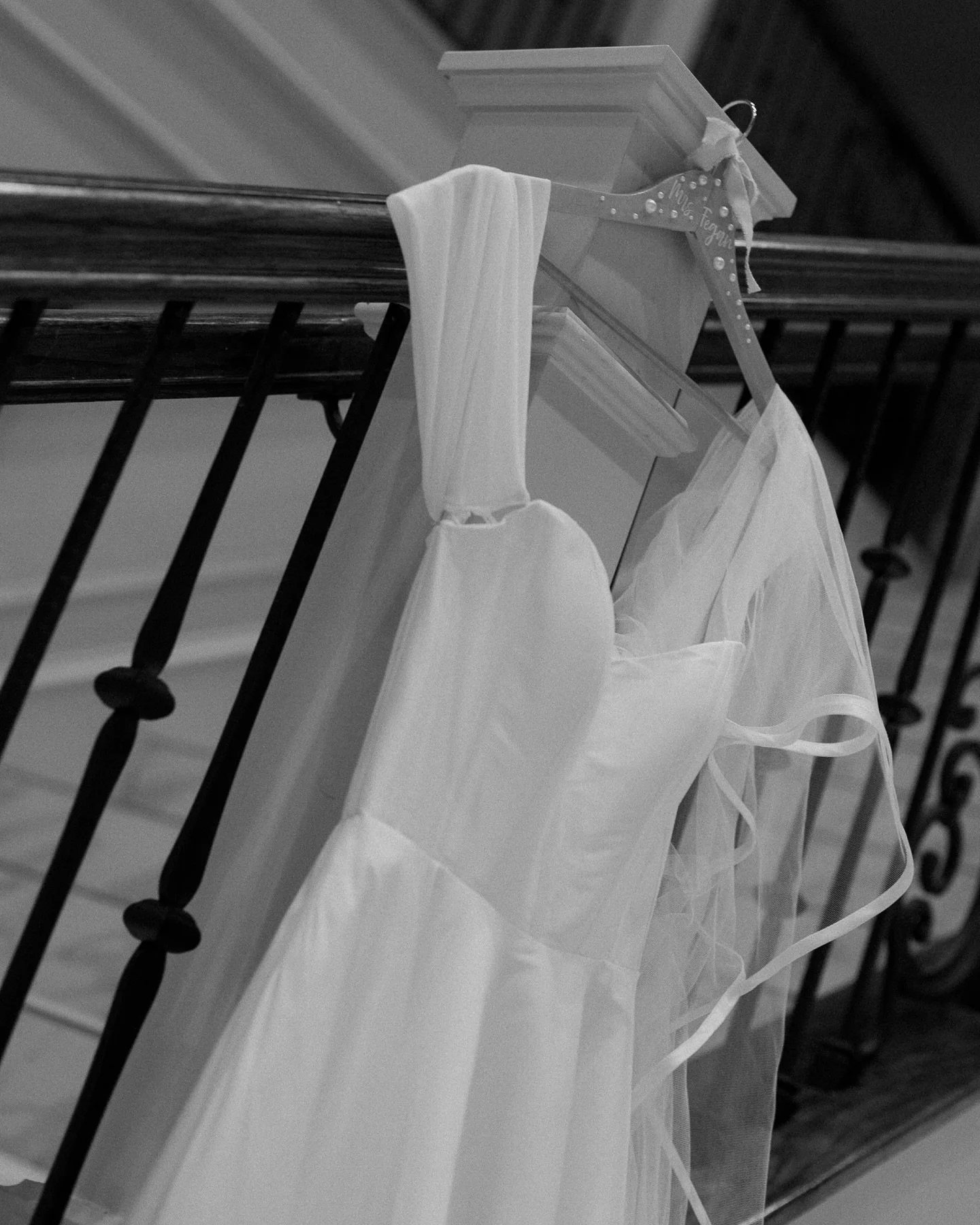 Some special moments from my view, in black &amp; white 🖤🤍
.
.
Shot with and for my friend  @morgan :)
.
.
#dallasweddingphotographer #fortworthweddingphotographer #dfwweddings #dallasbride #fortworthbride #texasweddingphotographer #destinationwedd