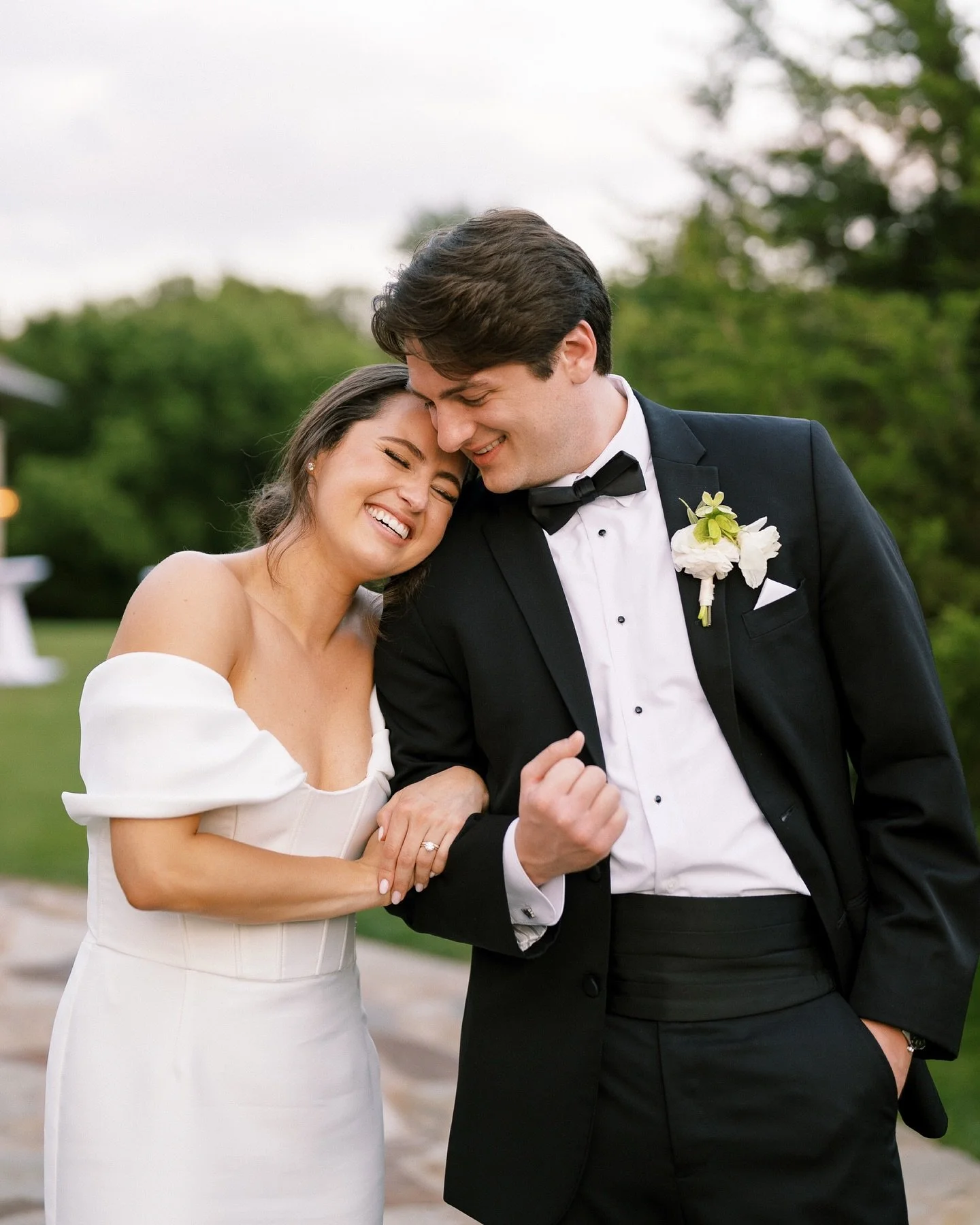 A few portraits of this beautiful couple! They were so kind and sweet! 🥹 
.
.
.
Love me some 2nd shooting! Shot with and for our fav @katielizphotos_ 
.
.
#DallasWeddingPhotographer #fortworthweddingphotographer #DFWWeddings #DallasBride #FortWorthB