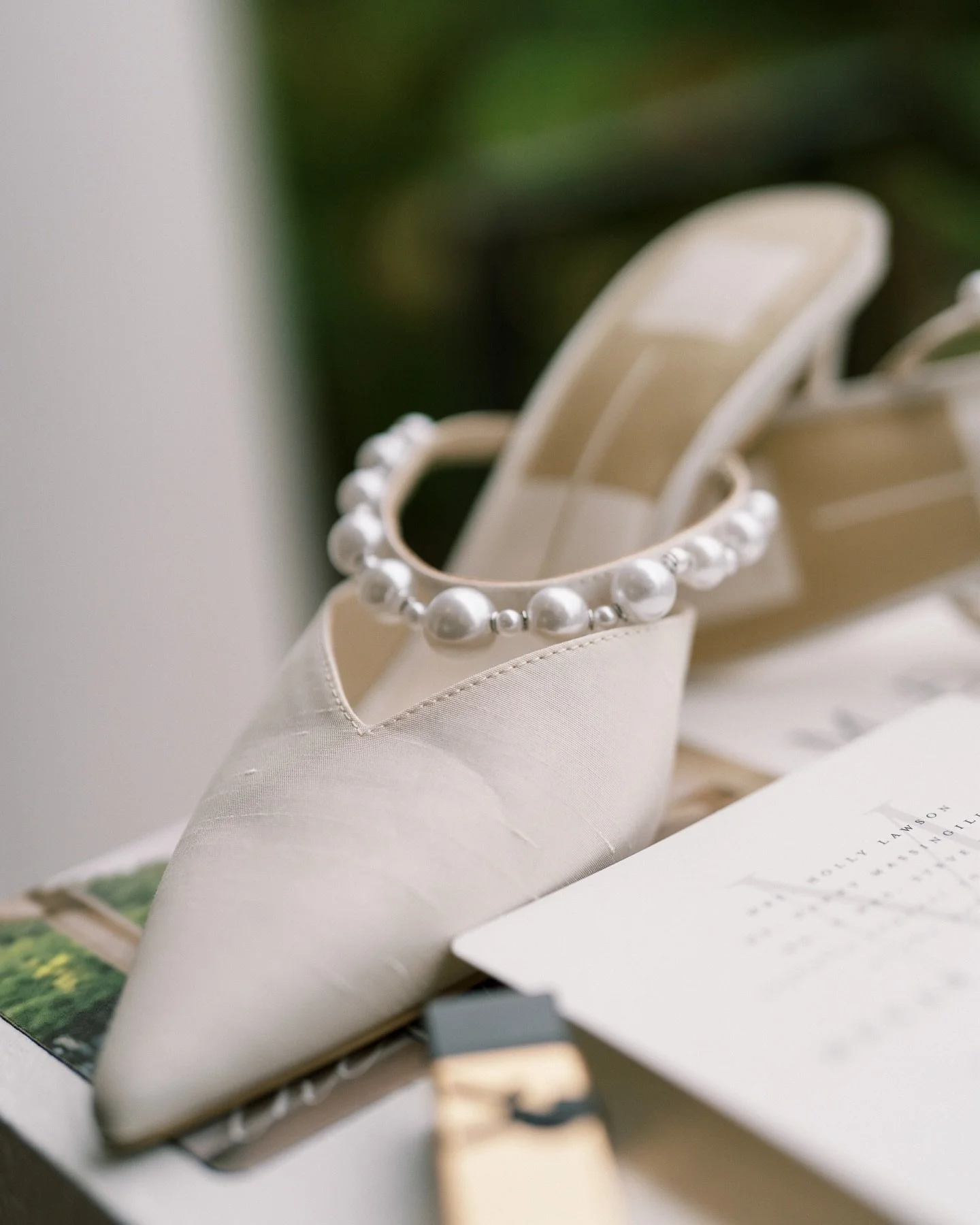 Details from a rainy wedding day! We take what we get and we create!! 
.
.

Venue: @thespringsweddingsandevents 
Planning + Florals: @laureleventstx 
Photography: @momentsbymarcus_ 
Videography: @sullinsfilmandphoto 
Hair/makeup: @rwn.beauty 
Bartend