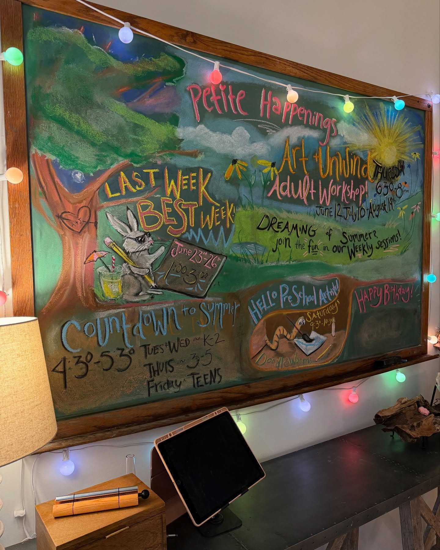 Our studio bunny sure looks ready for Summer! 🌞🐇😎

Here&rsquo;s what we have going on at Petite Art Studio: 

Countdown to Summer! After School Art Club 3-week sessions from 4:30-5:30 (Tues/Wed for K-2, Thursday for 3-5, and Friday for teens)

Las