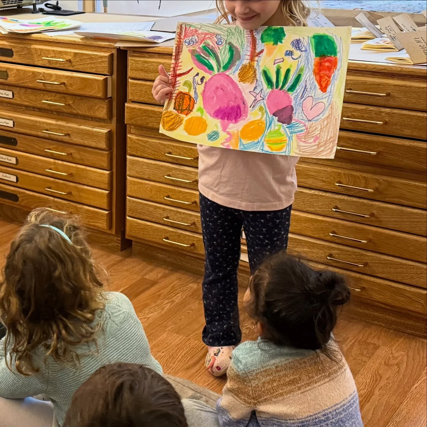 Harvesting the beauty of autumn through observational drawing in Fine Arts Foundations I. 🥕🌾
#autumn #kindergartenart #petiteartstudio #westchesterkids #katonah #katonahmoms #lewisboro #southsalemny #goldensbridgeny #bedfordny #poundridgeny #nor