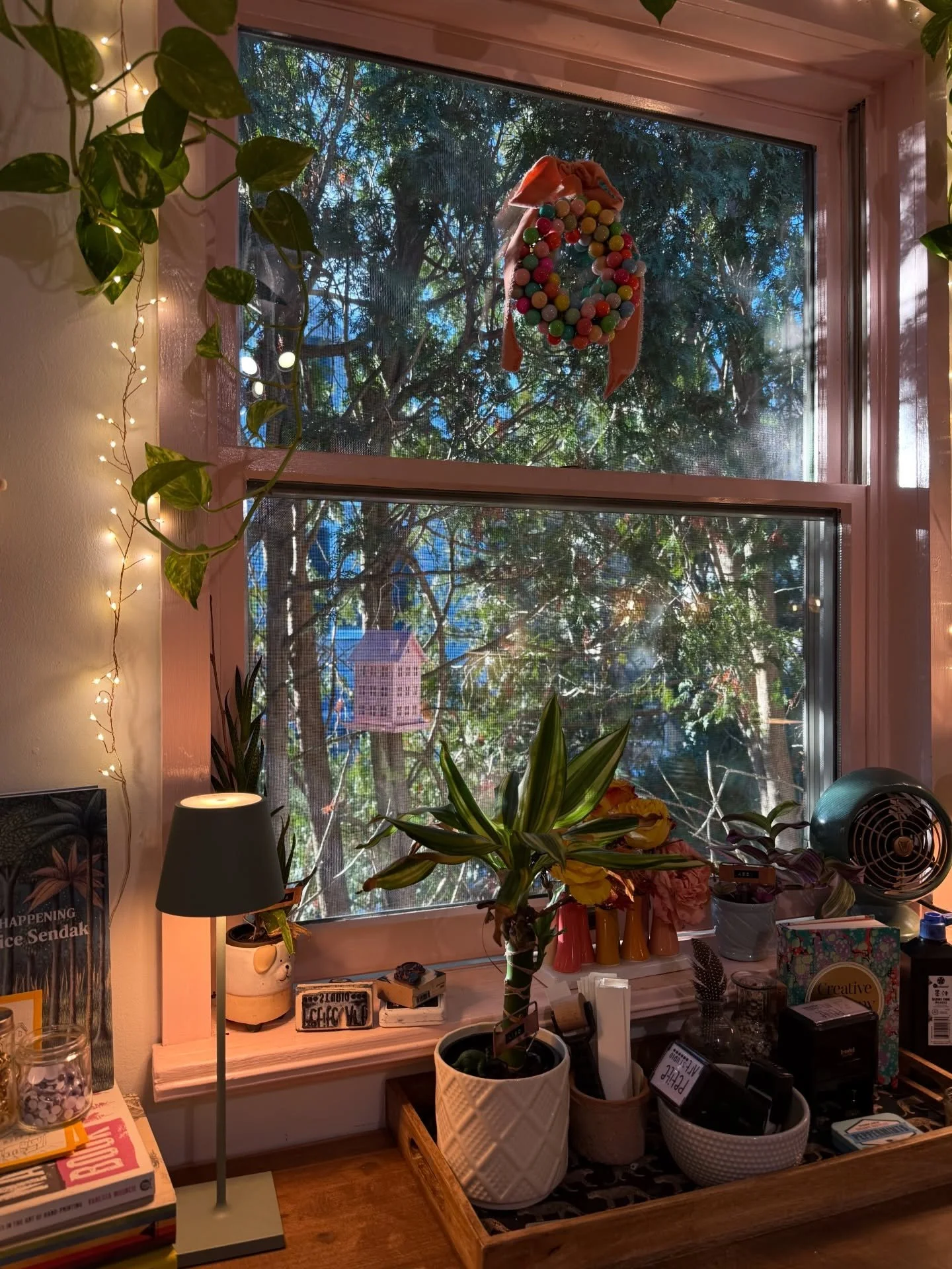 Some cozy scenes from around the studio recently 🤍

@katonahdaily 
#artstudio #katonah #northernwestchester #cozyart