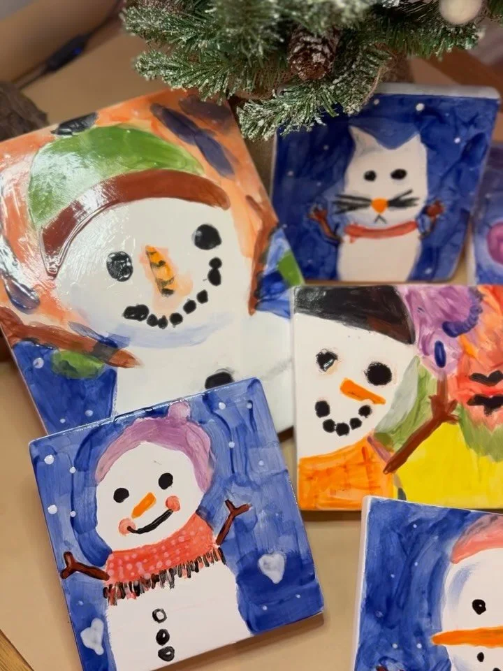We welcomed winter with Snowman Portraits in different viewpoint perspectives during our mini session this month! Opening the kiln felt like Christmas morning 🎁 ☃️

 #petiteartstudio #westchesterkids #katonah #goldensbridgeny #bedfordny  #somersny #
