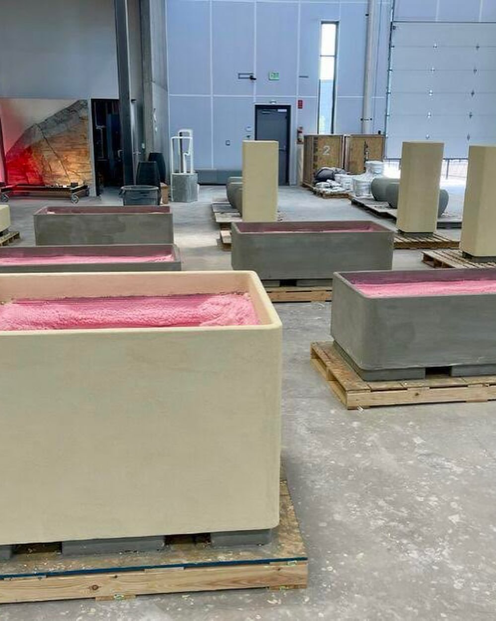 California&rsquo;s latest green space features @pikus3d printed planters and seating-from print to ship in just 2 weeks! Pikus is redefining efficiency in construction. #3dconstructionprinting #3dprinting #3dprintedconcrete #urbantransformation #land