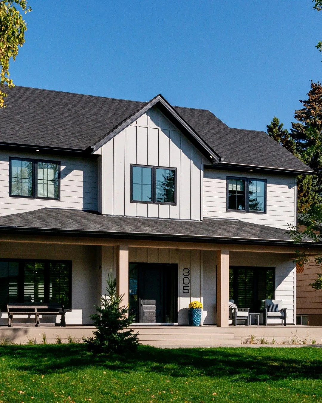 Imagine this.

It's the long weekend. Coffee's brewing in the kitchen while the kids are still in their pajamas. The dog is in and out of the backyard. Lunch somehow turns into dinner outside, and nobody's in a rush to be anywhere else.

These are th