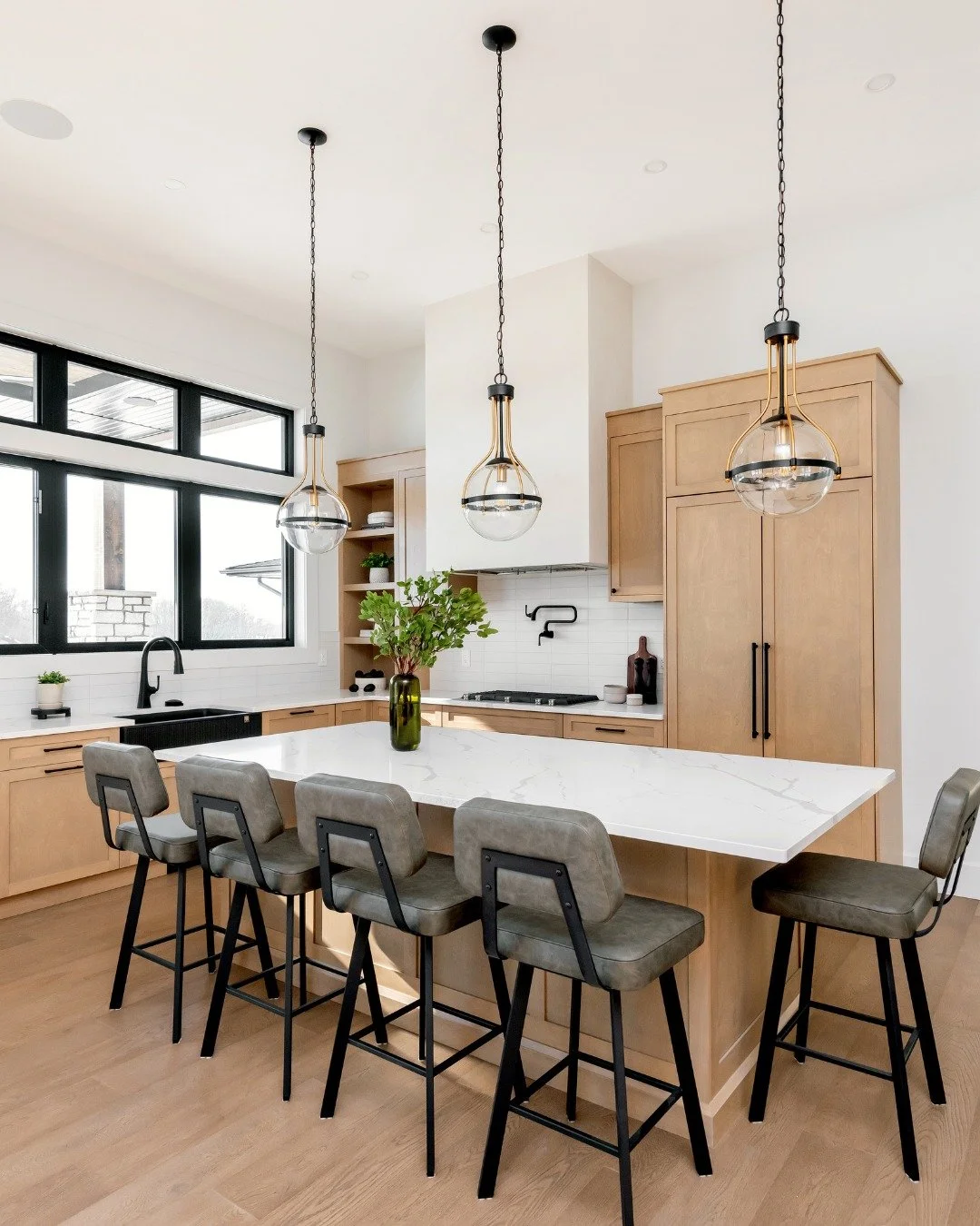 There's no wrong answer here.

Team Island or Team Dining Room? Tell us why! 👇

📷: @dm_imagesphotography

#diningroom #saskatoonhomebuilder #yxehomes