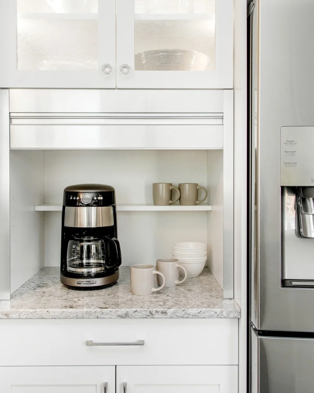 Good design stands the test of time. This kitchen renovation may be from 2017, but we'd still happily cook here today.

Swipe to see these amazing before and after photos!

📷: @dm_imagesphotography

#kitchenreno #saskatoonhomebuilder #yxehomes