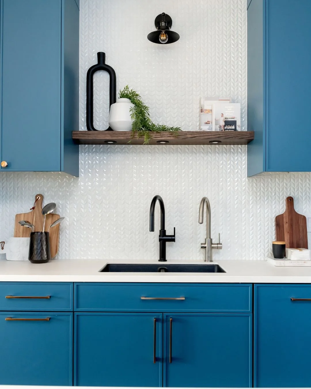 POV: You said you wanted a custom kitchen. 👀

And yes, that includes sparkling water on tap.

This kitchen features two faucets at the sink, one for regular water and one for sparkling water. Just one of the thoughtful details that can make a custom